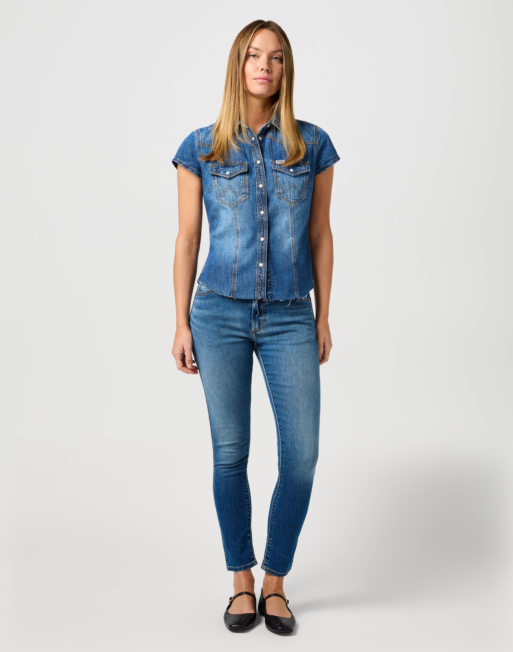 Sienna en Dingey Fade Jeans Wrangler