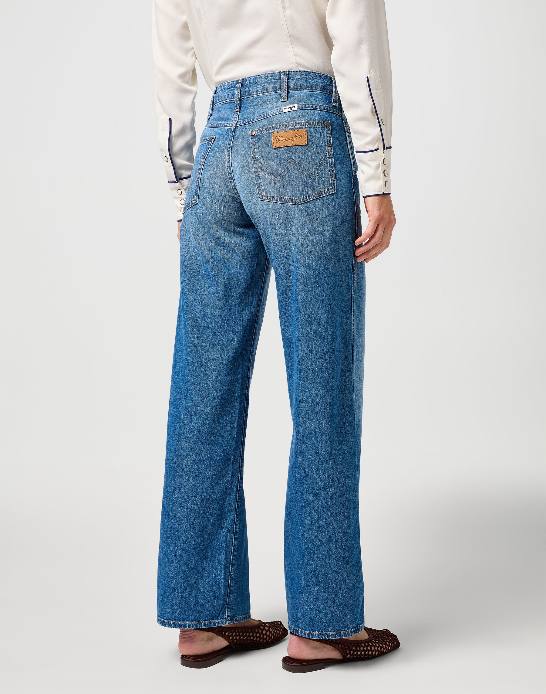 World Wide in Light Hand Jeans Wrangler