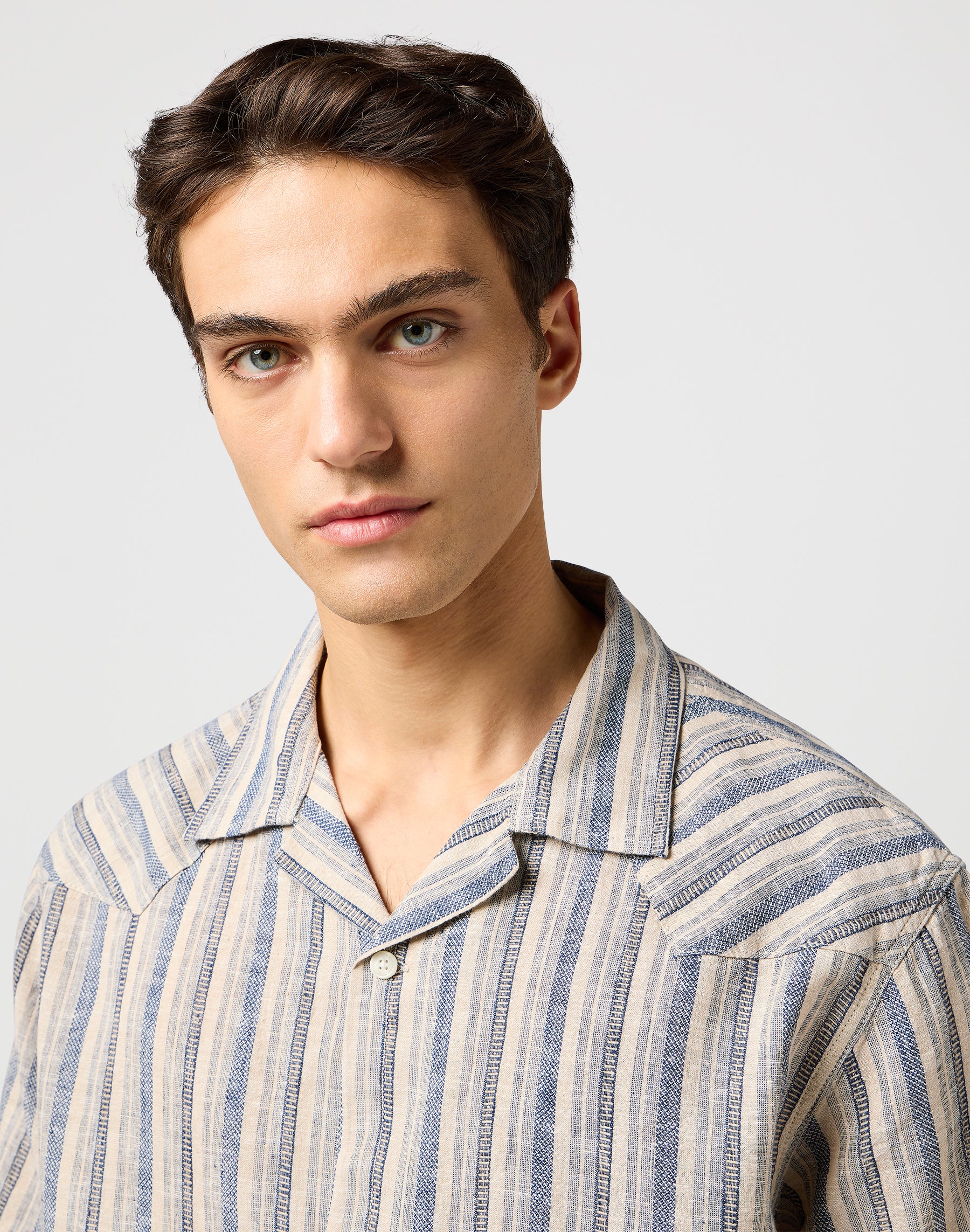 Ss W Resort Shirt in Indigo Stripe Chemises Wrangler