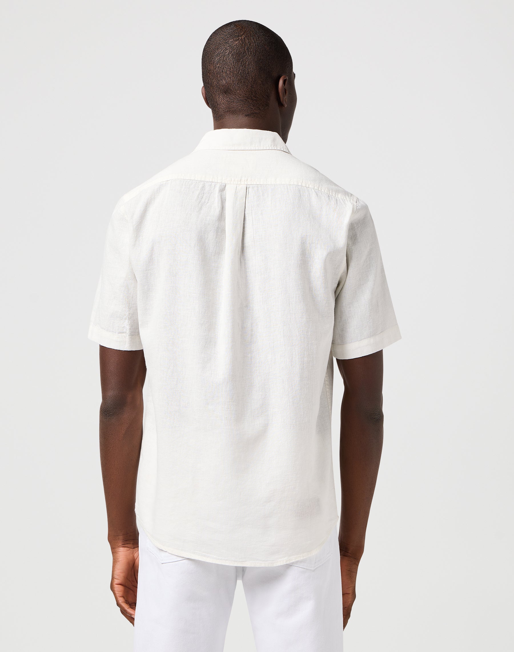 Ss 1 Pkt Shirt in White Chemises Wrangler