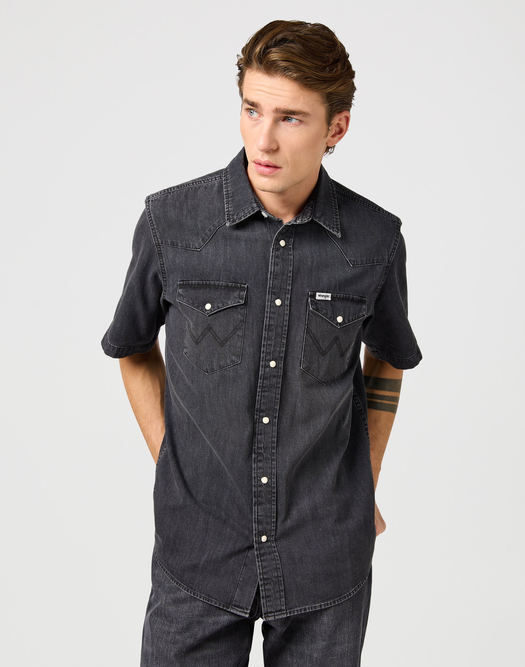 Ss Western Shirt in Enchanted Black Chemises Wrangler