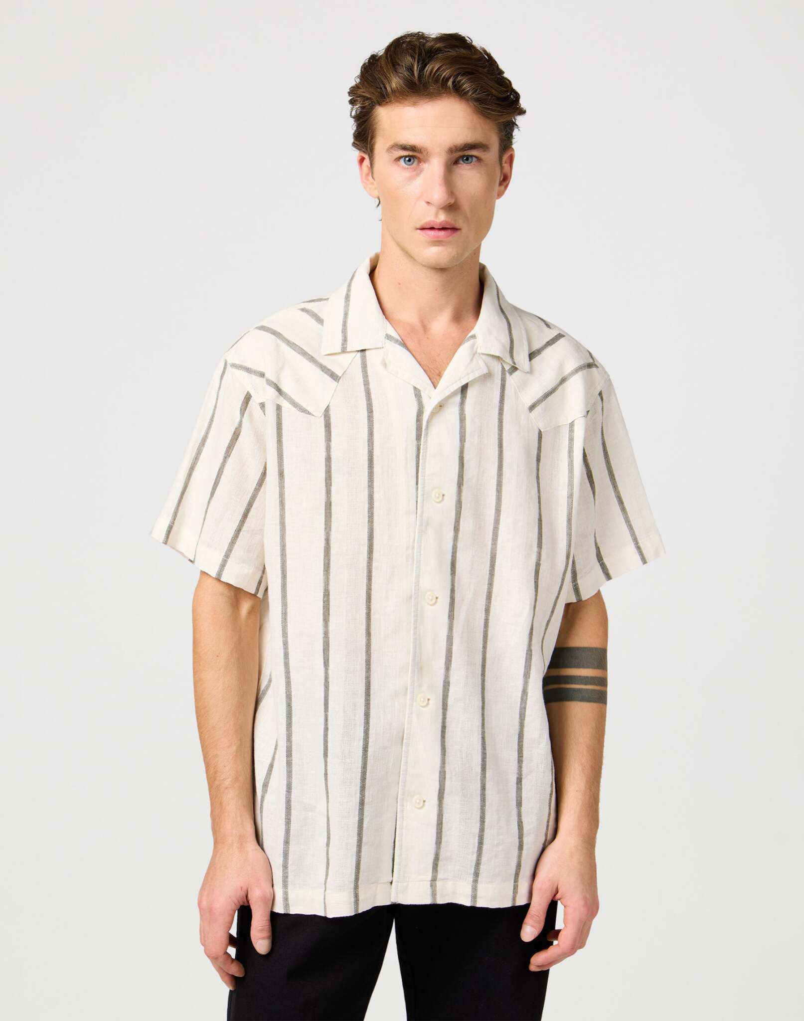 Ss W Resort Shirt in Natural Stripe Chemises Wrangler