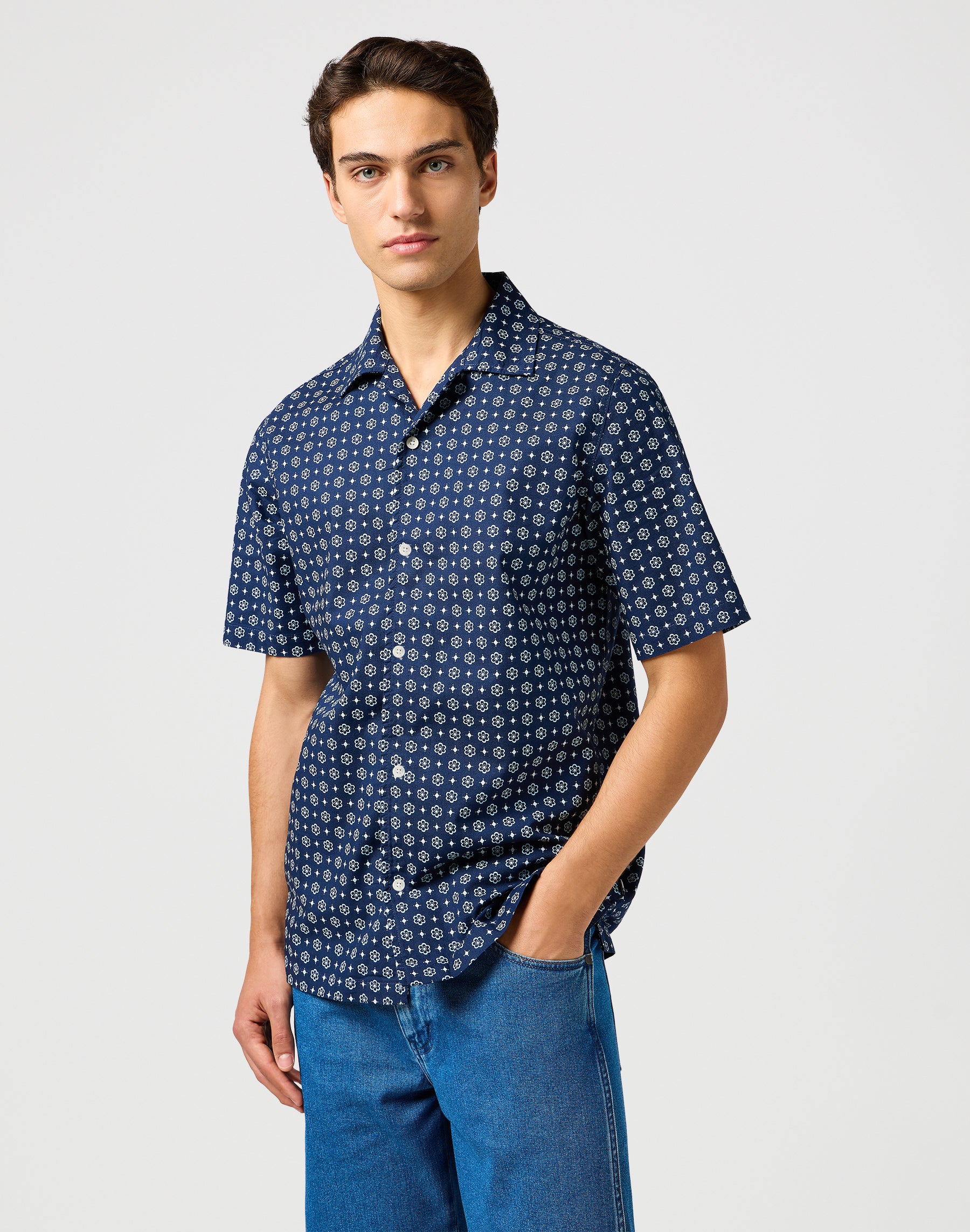 Ss Resort Shirt in Blue Geo Chemises Wrangler