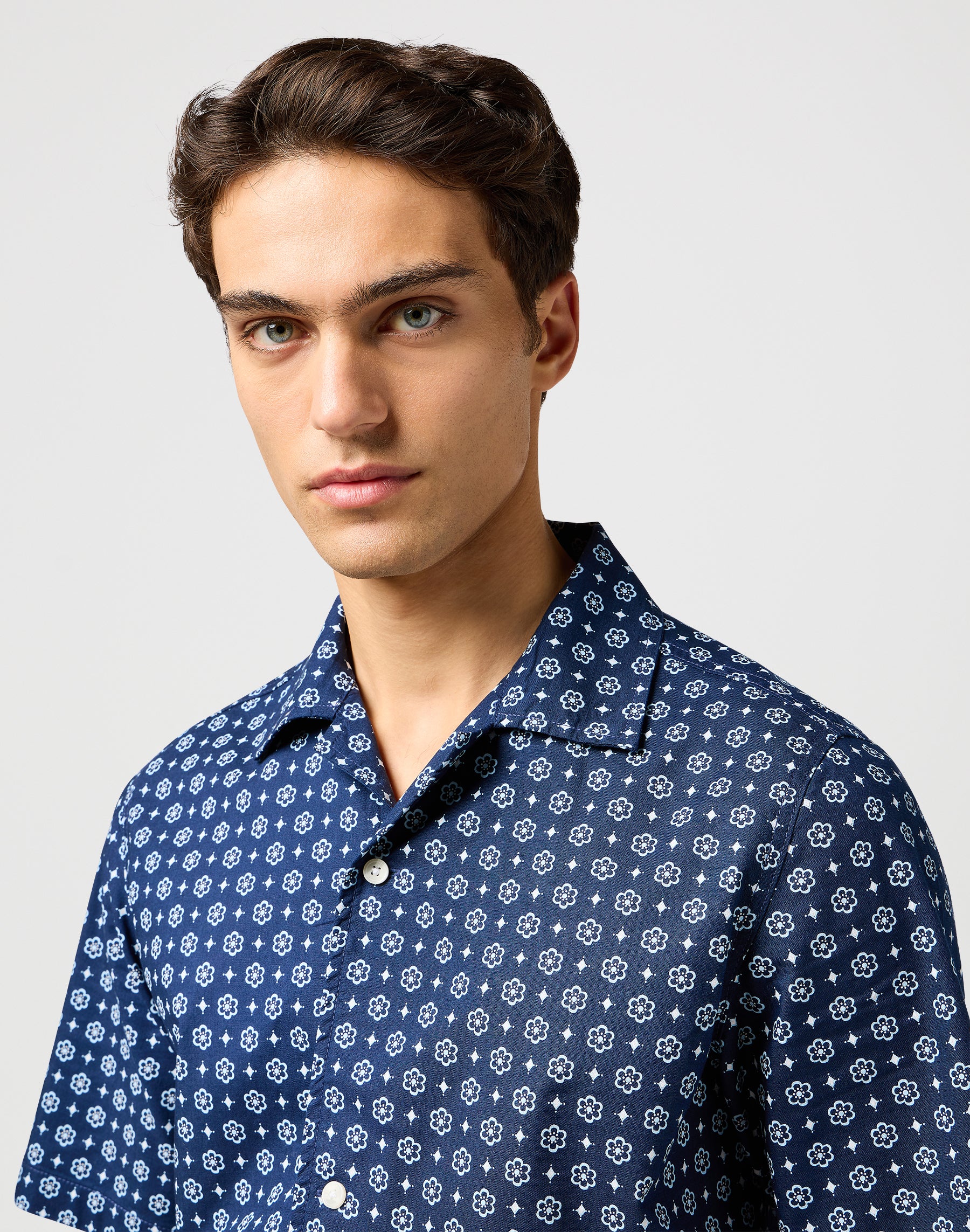 Ss Resort Shirt in Blue Geo Chemises Wrangler