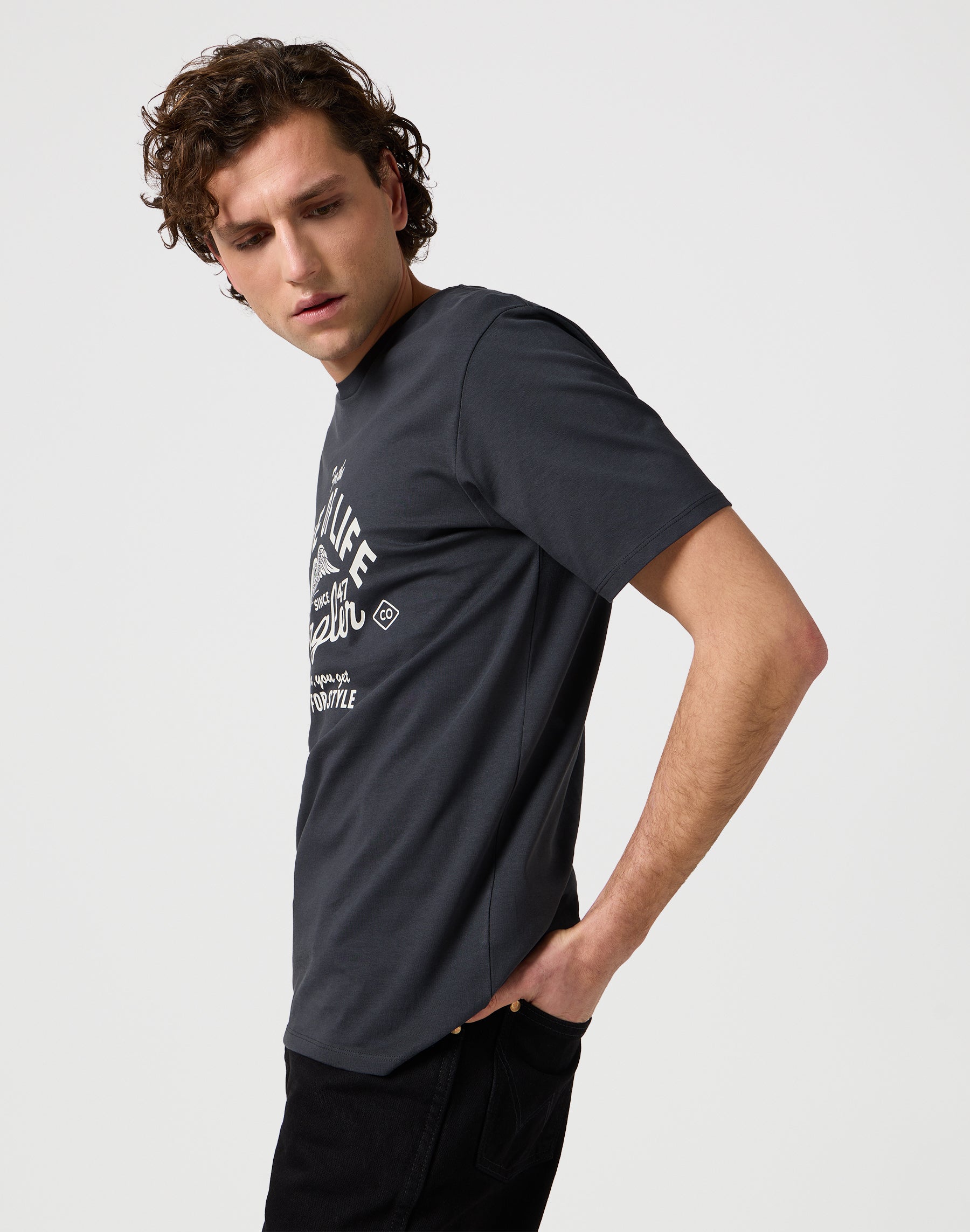 Americana Tee in Faded Black T-shirts Wrangler