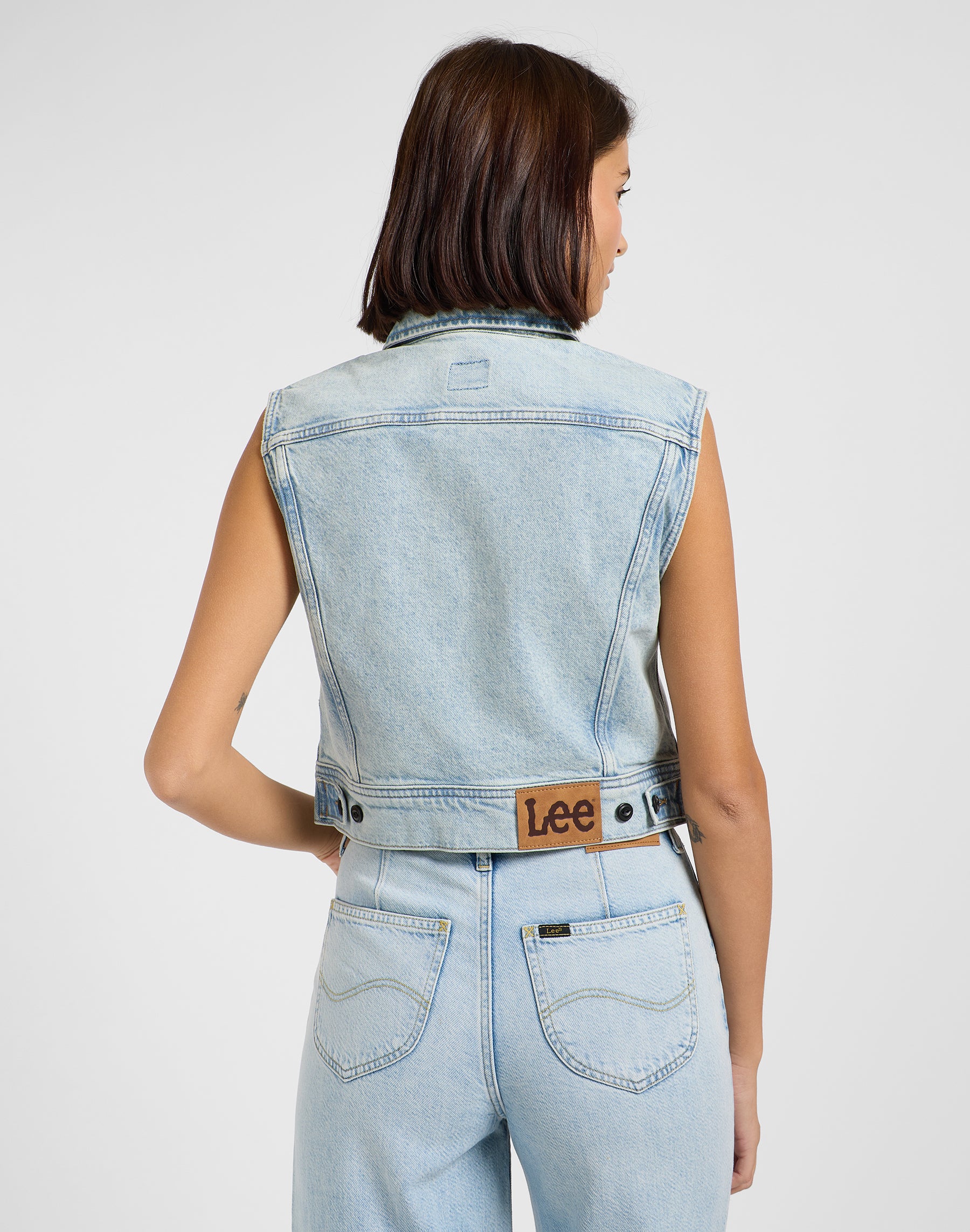 Cropped Rider Vest in Hint Of Rain Vestes Lee