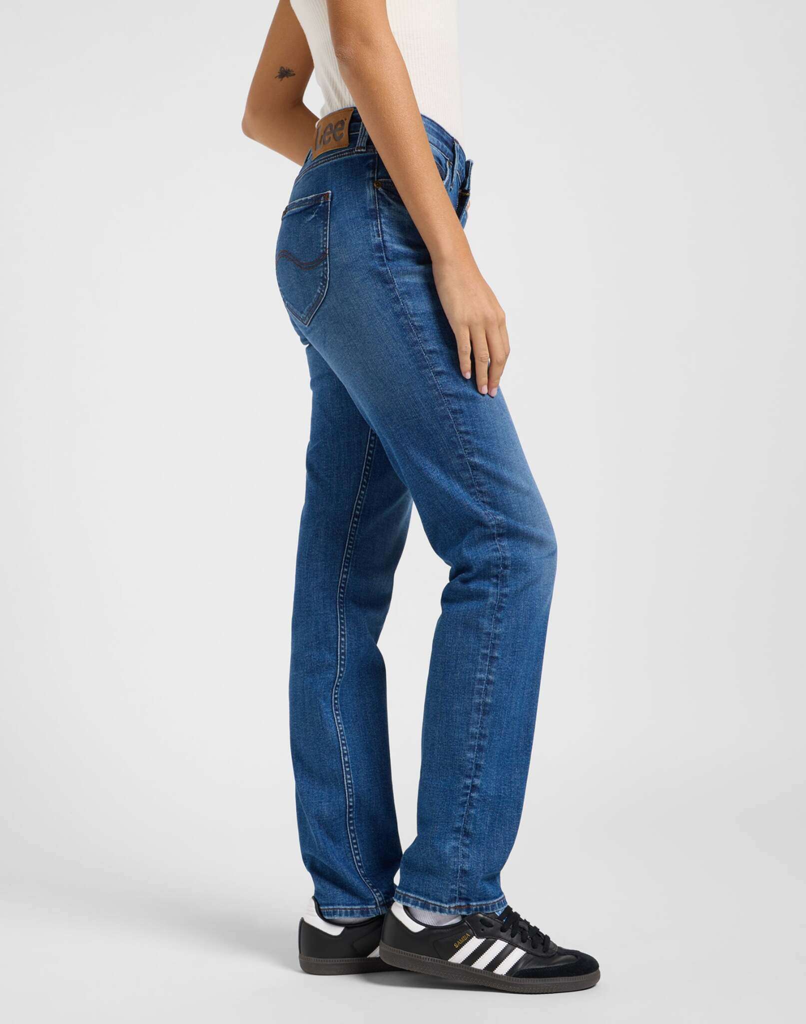 Marion Straight en Hyper Mid Jeans Lee