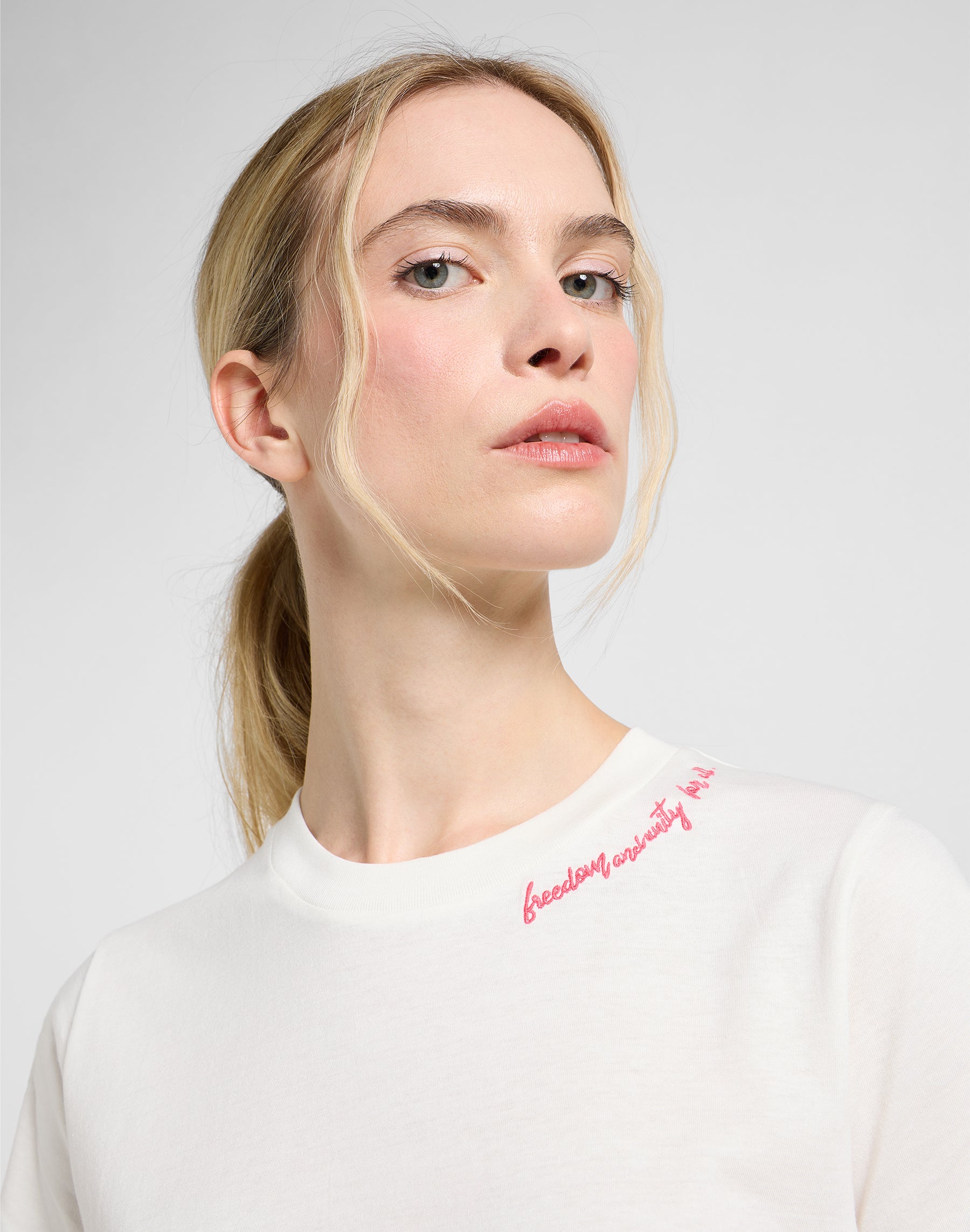 Little Embroidery Tee en écru T-shirts Lee