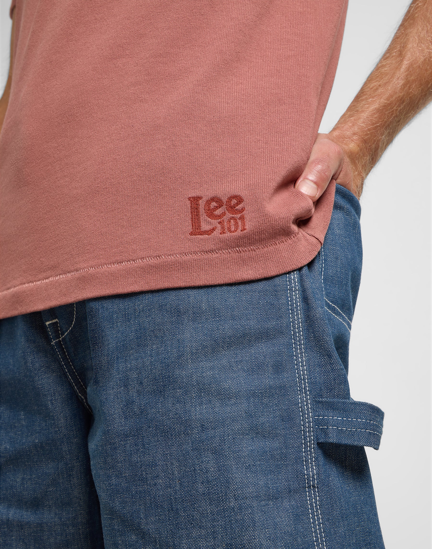 101 Core Tee dans T-shirts Redwood Lee