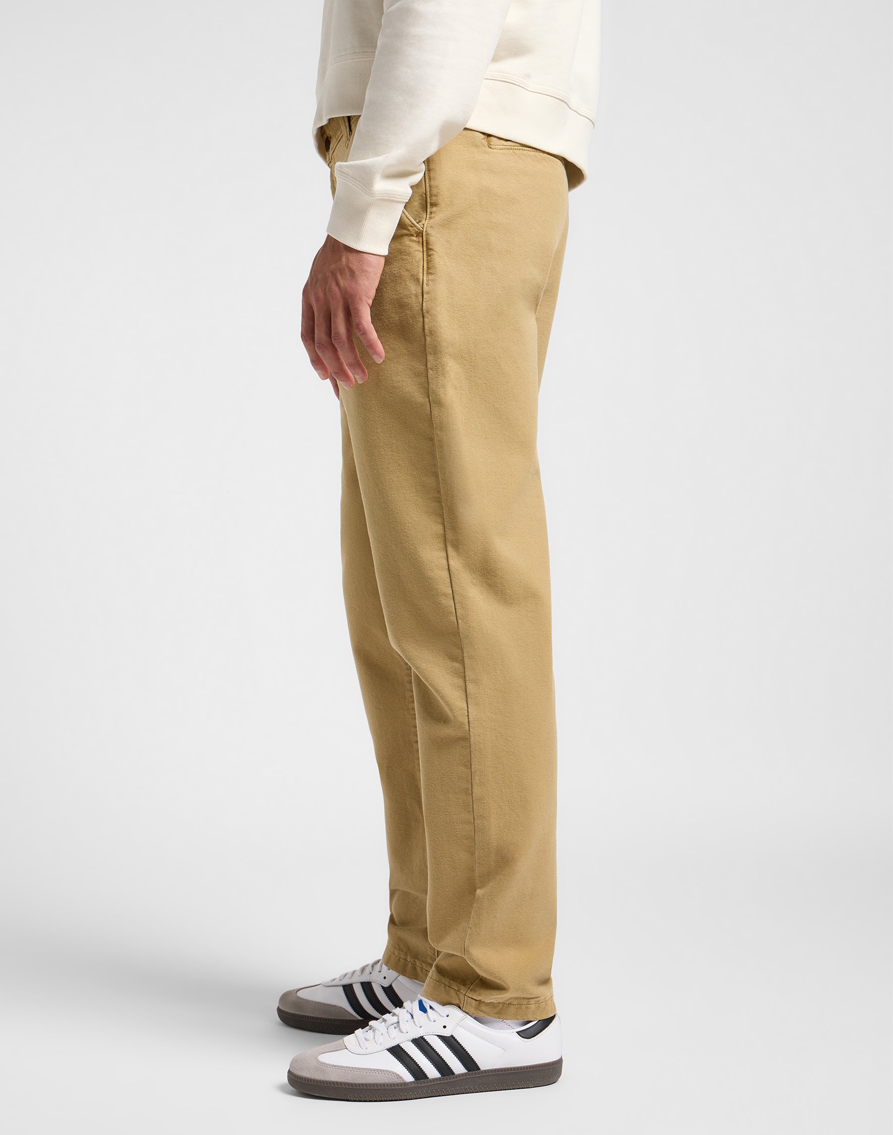 Relaxed Workwear Chino in Oscar Khaki Pantalon Lee