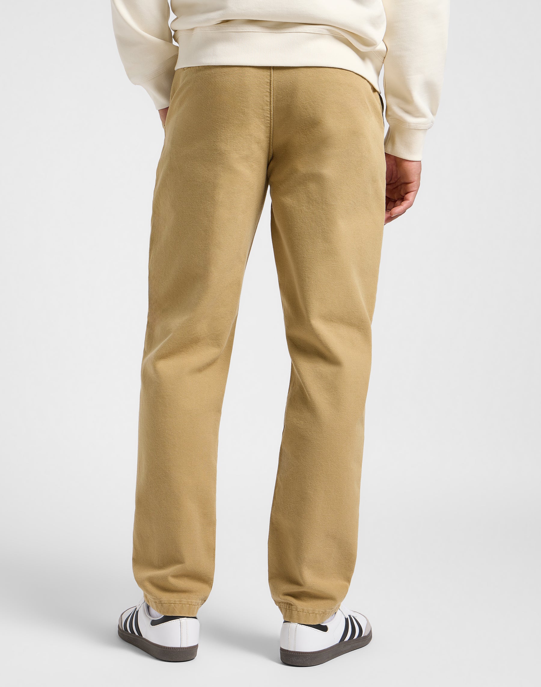 Relaxed Workwear Chino in Oscar Khaki Pantalon Lee