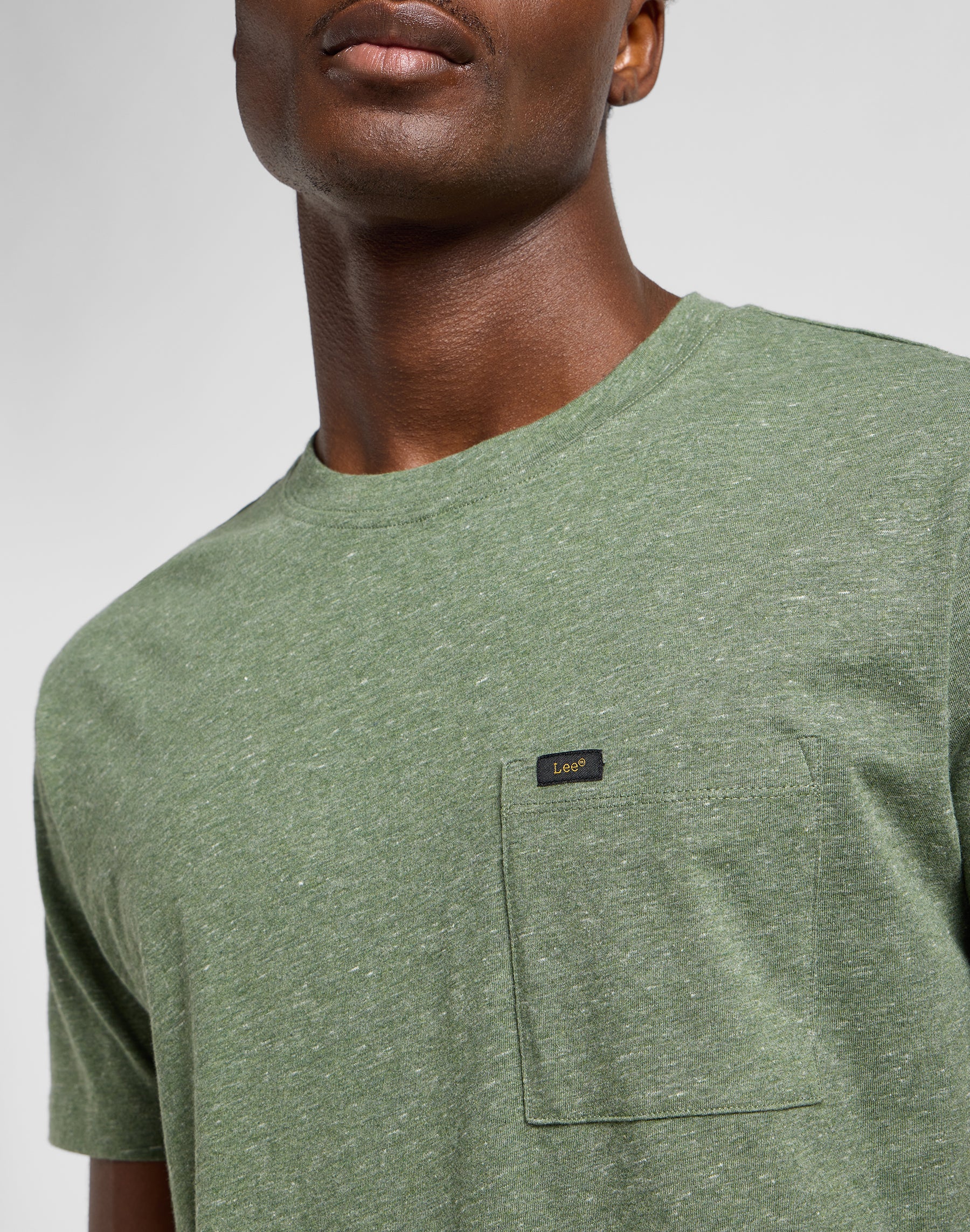 Ultimate Pocket Tee dans Mercantile Mele T-shirts Lee