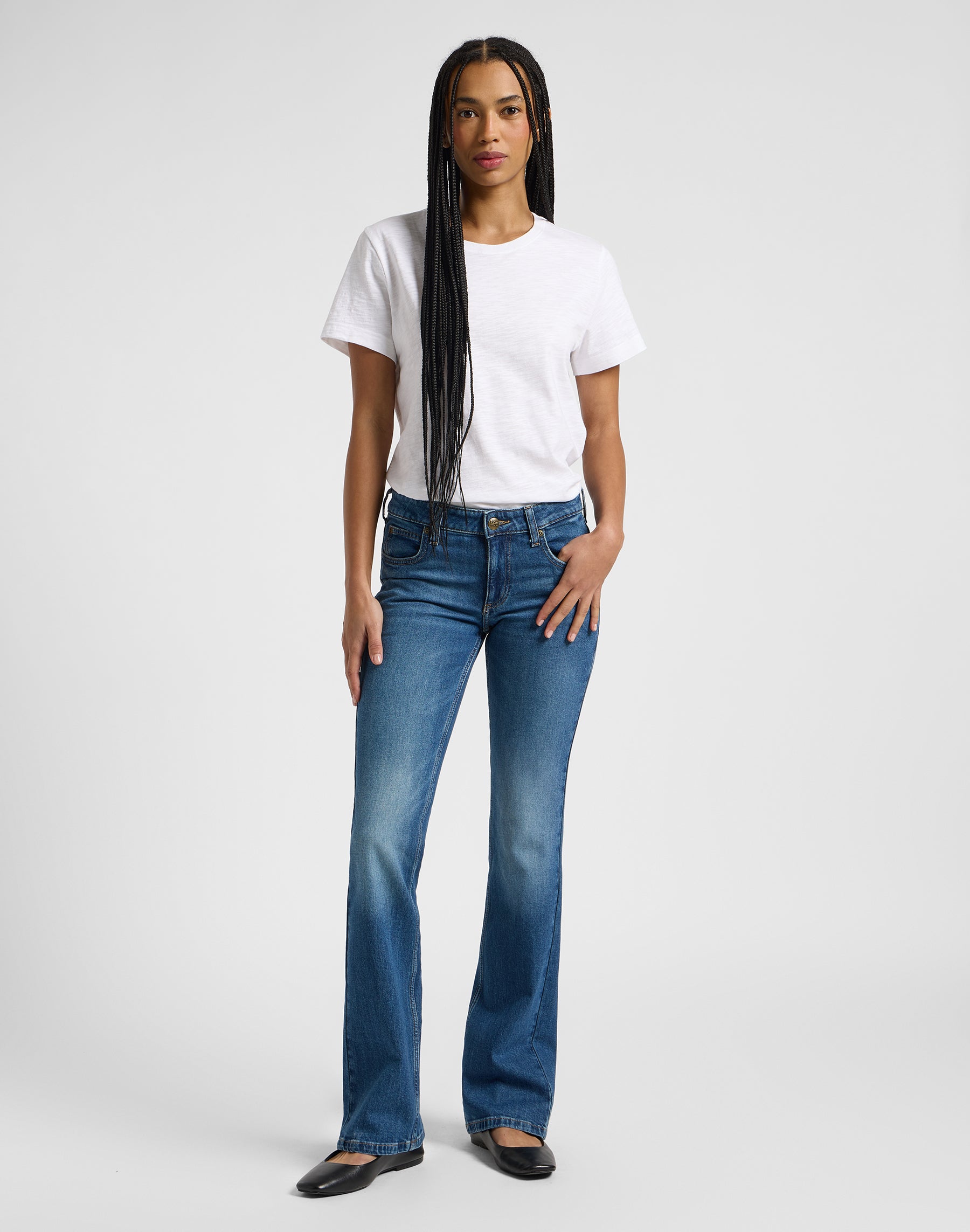 Jessica dans Higher Climb Jeans Lee