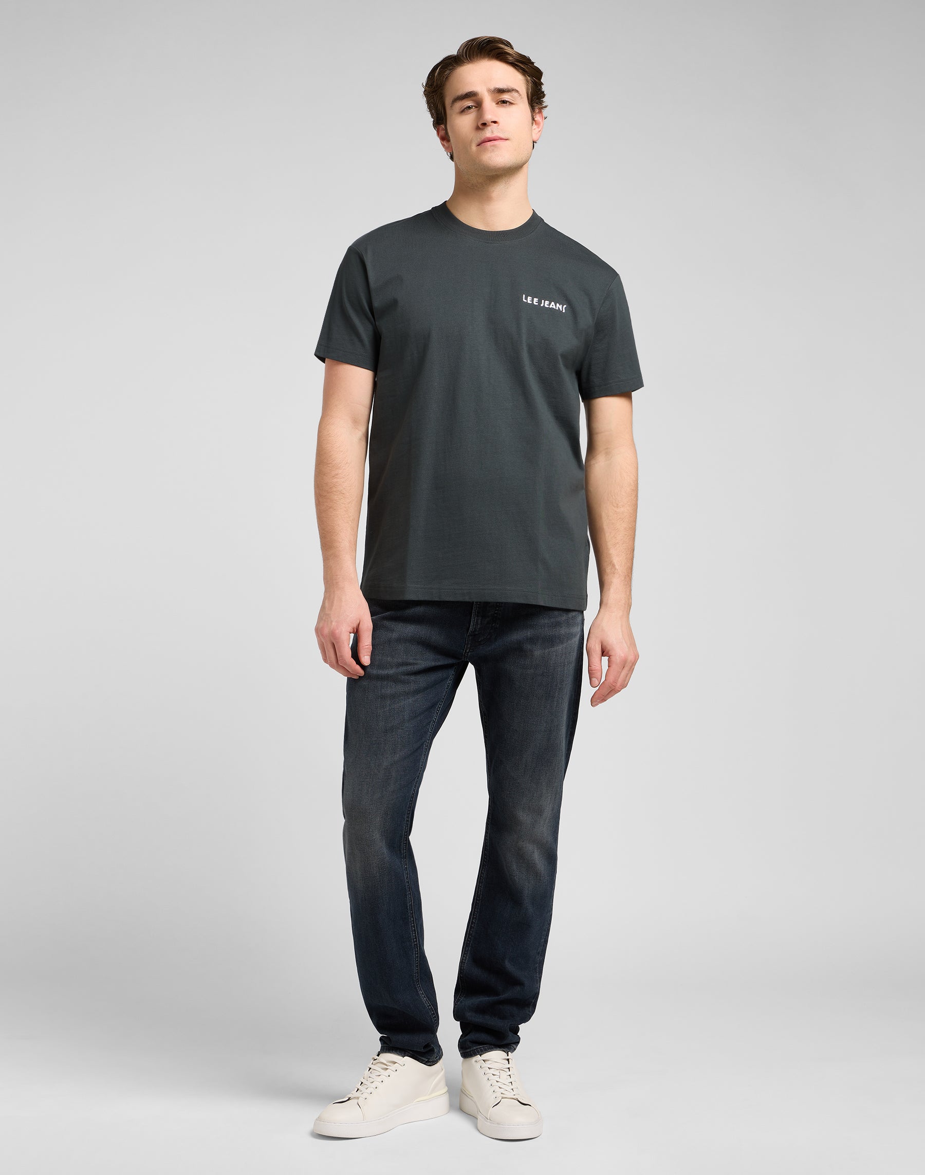 Ss Relaxed Graphic Tee en Washed Black T-shirts Lee