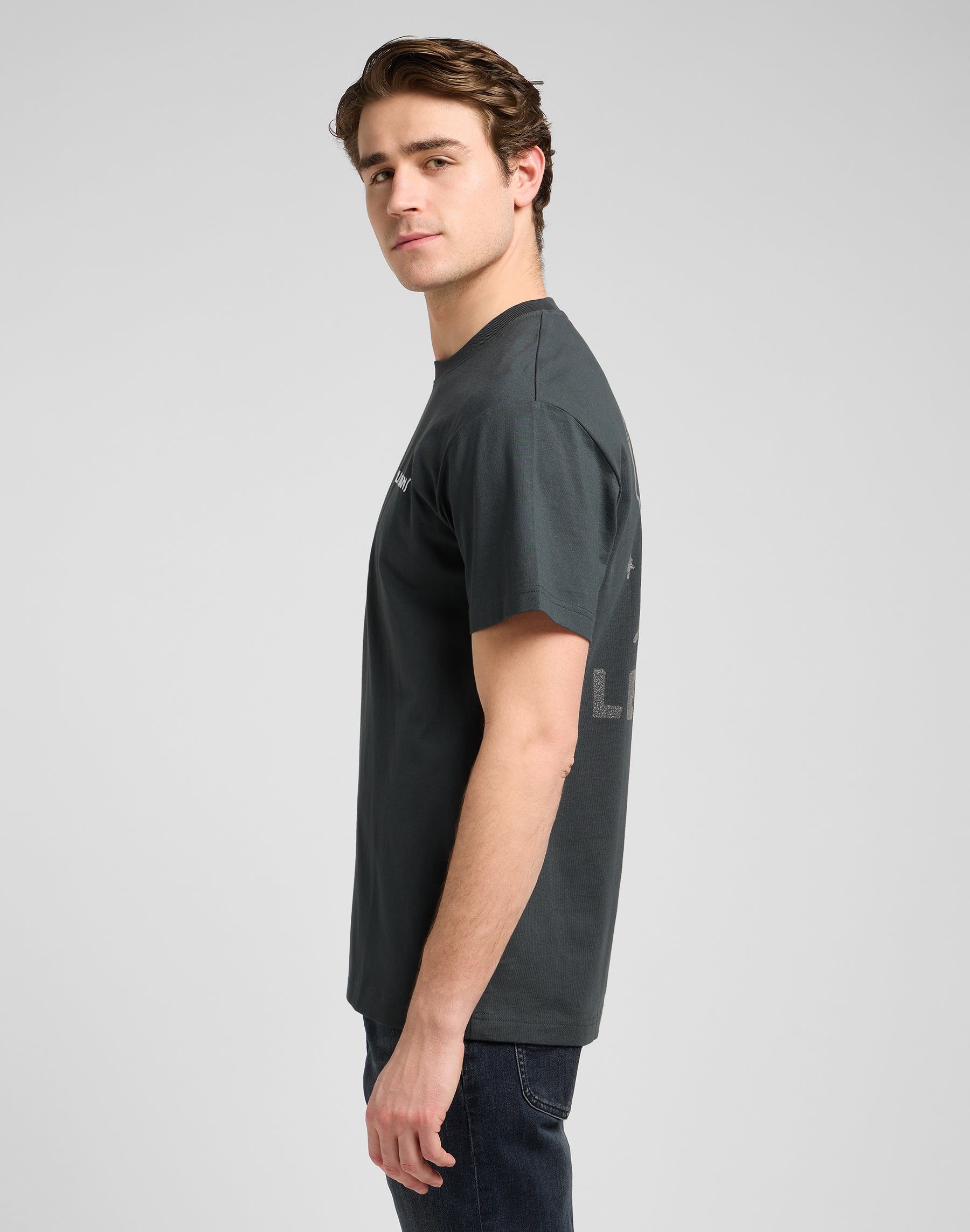 Ss Relaxed Graphic Tee en Washed Black T-shirts Lee