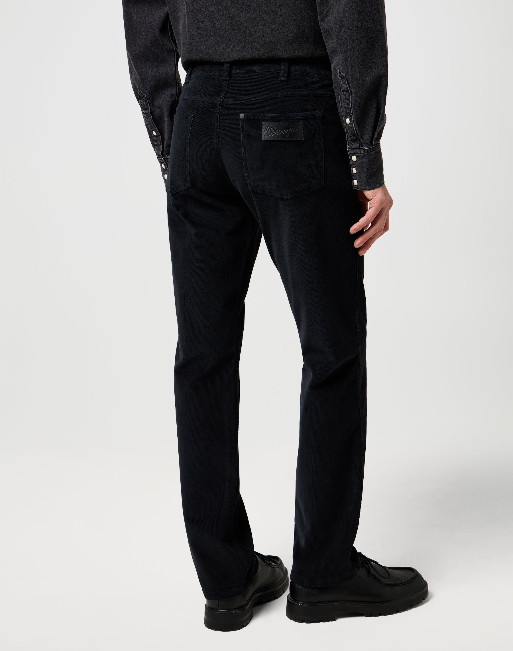 Greensboro in Black Pantalon Wrangler