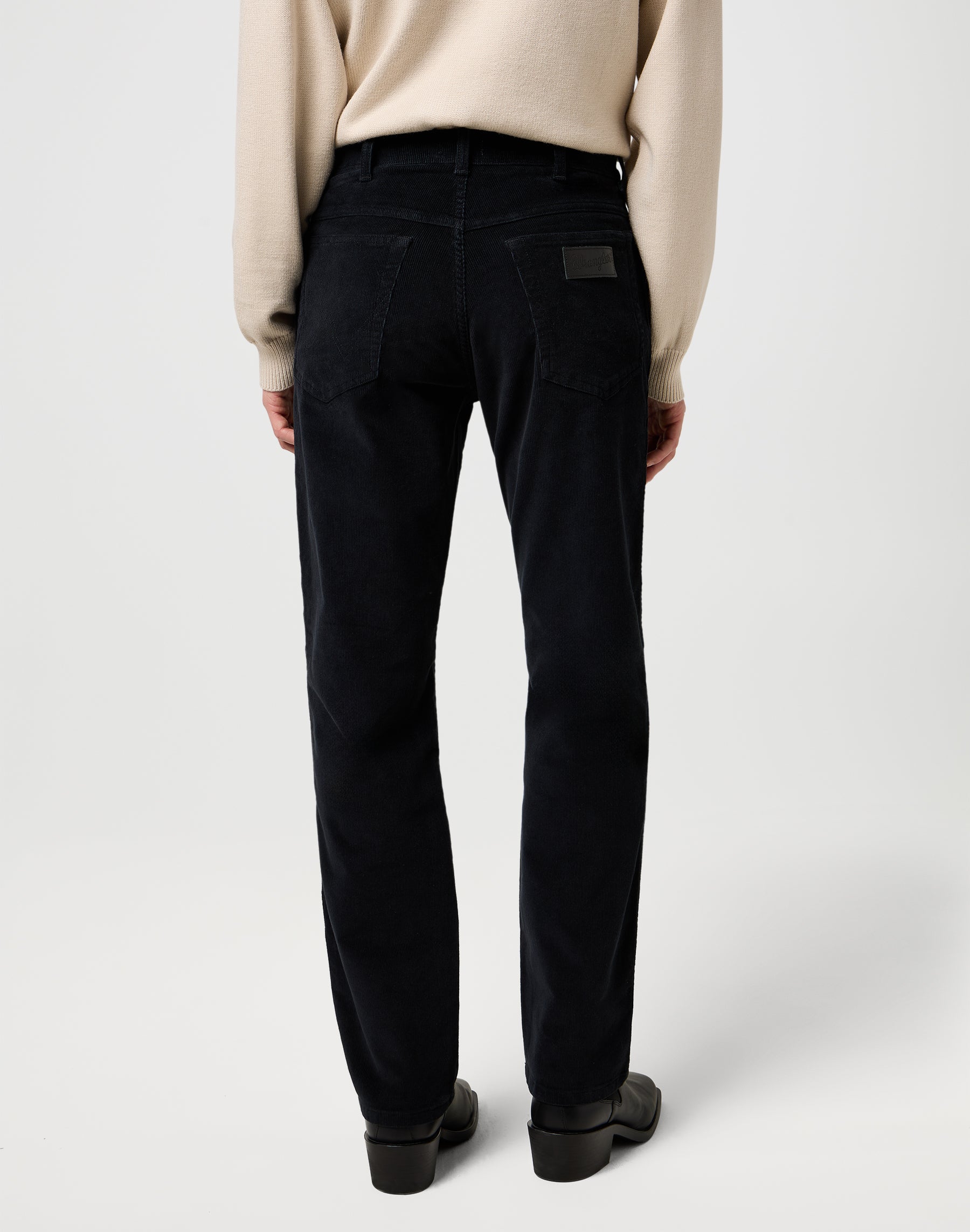 Texas in Black Pantalon Wrangler