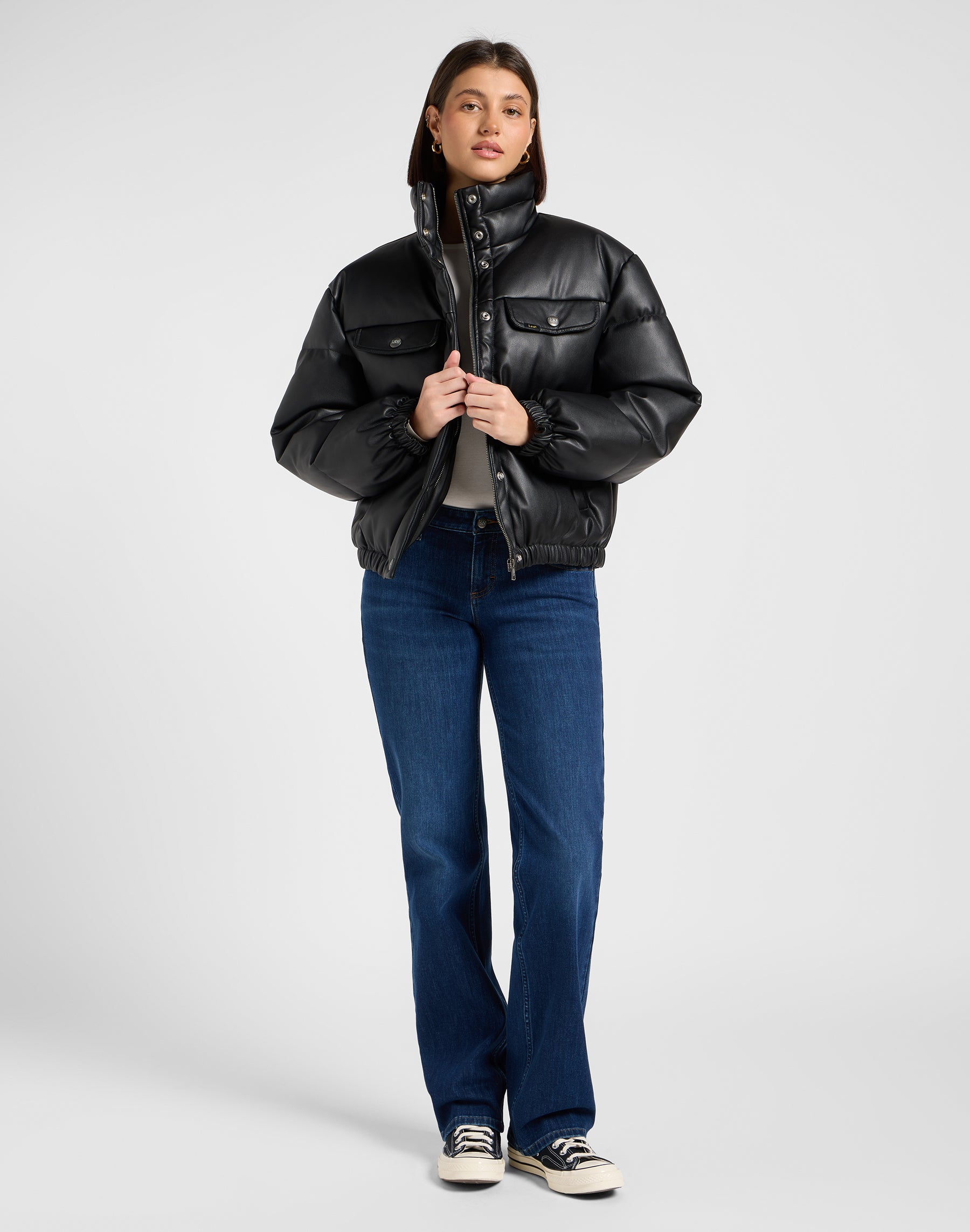 Zoe dans No Foul Jeans Lee