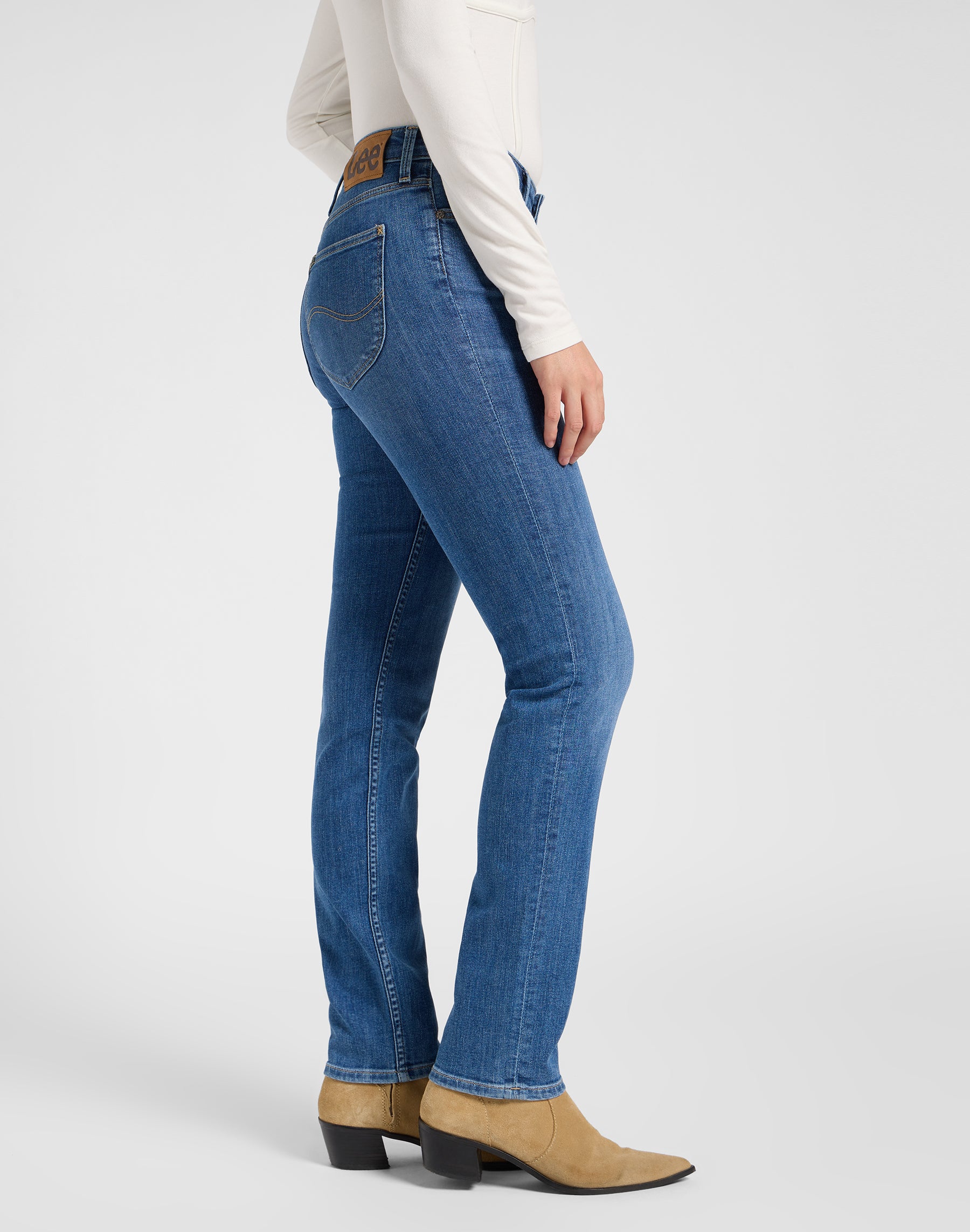 Elly dans Hidden Lagoon Jeans Lee