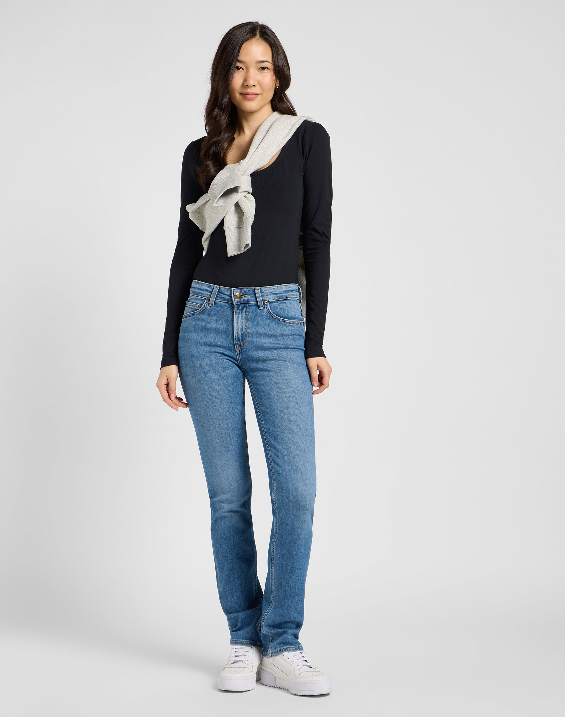Marion dans Cyber Blue Jeans Lee