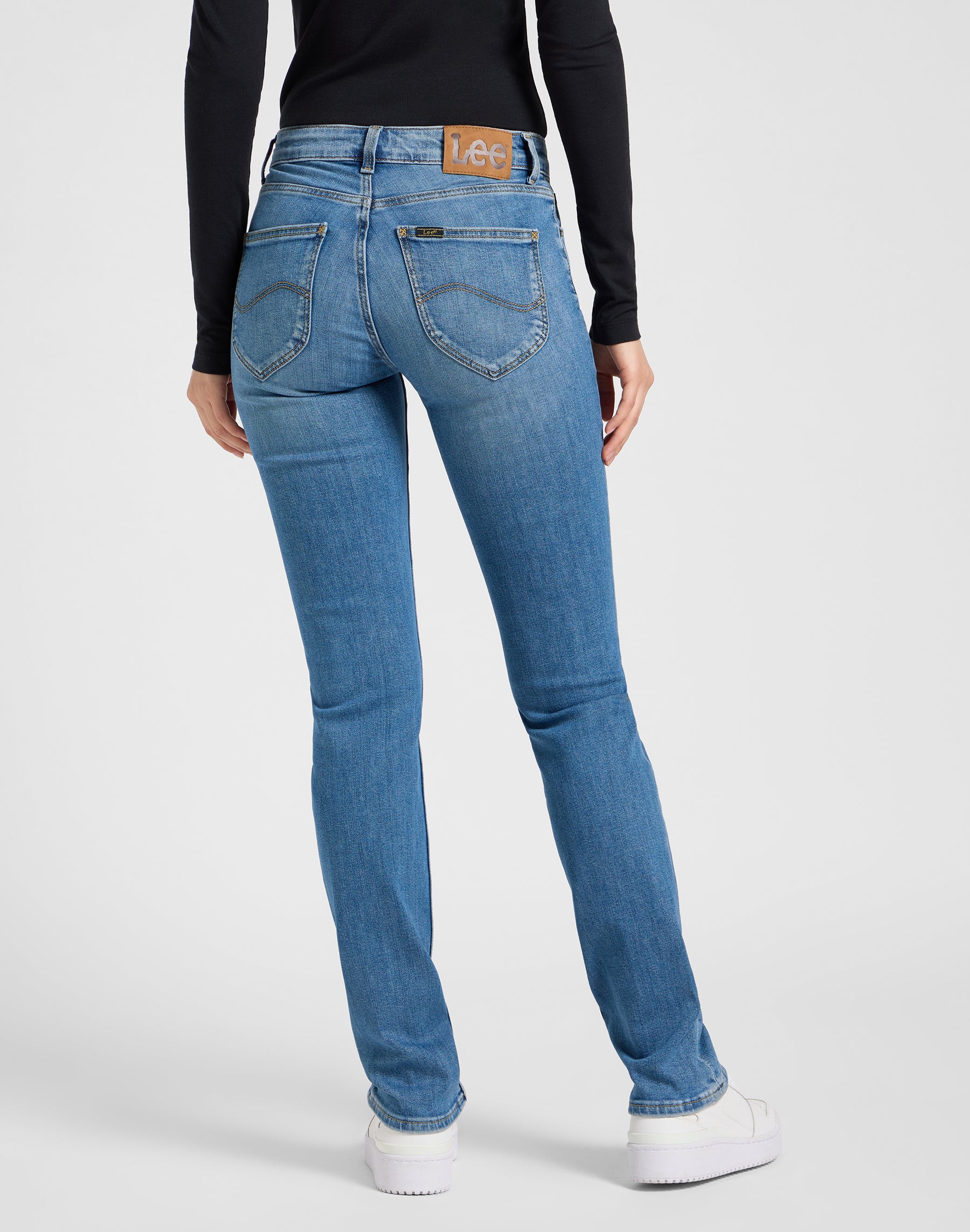 Marion dans Cyber Blue Jeans Lee
