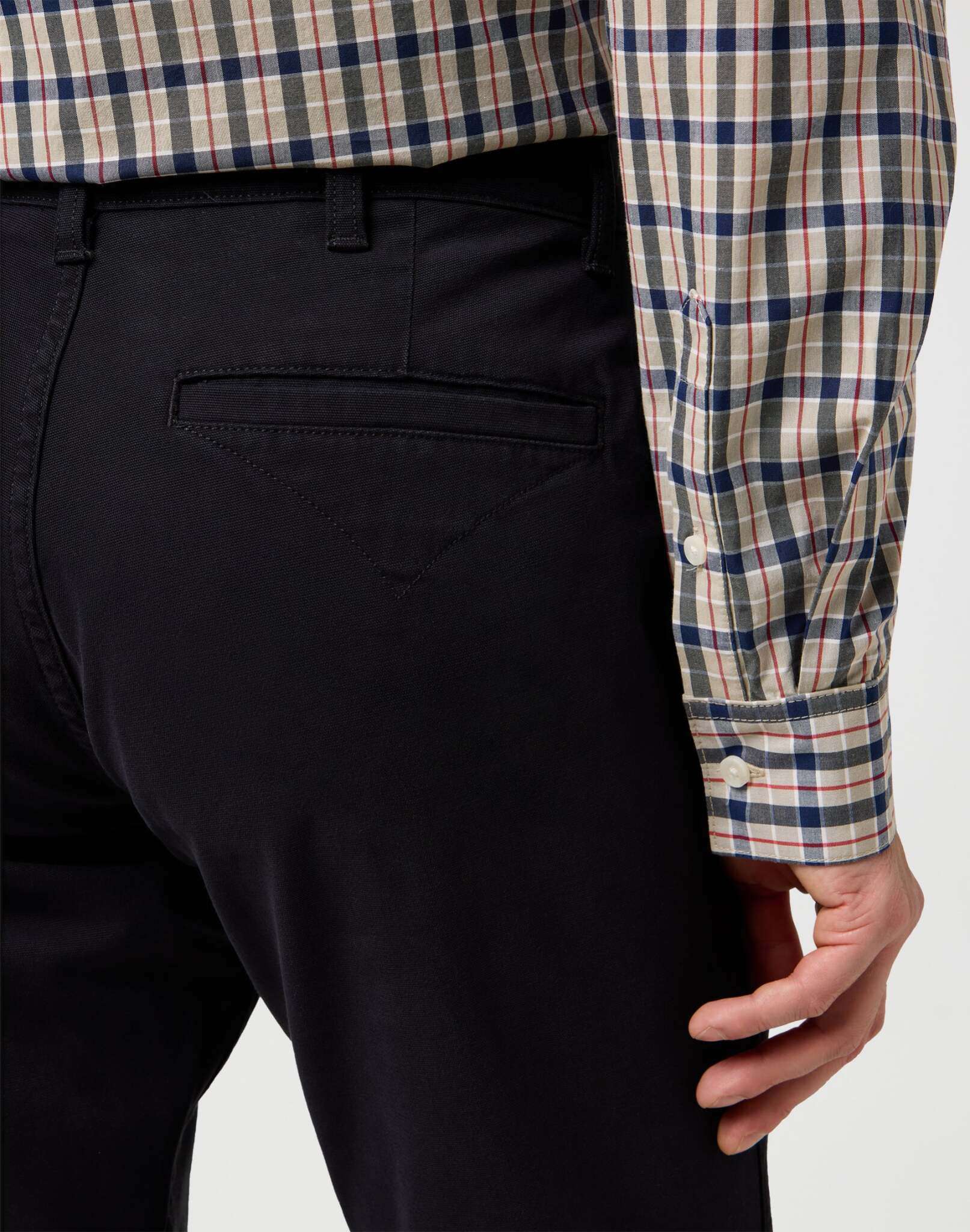 Regular Chino in Black Pantalon Wrangler