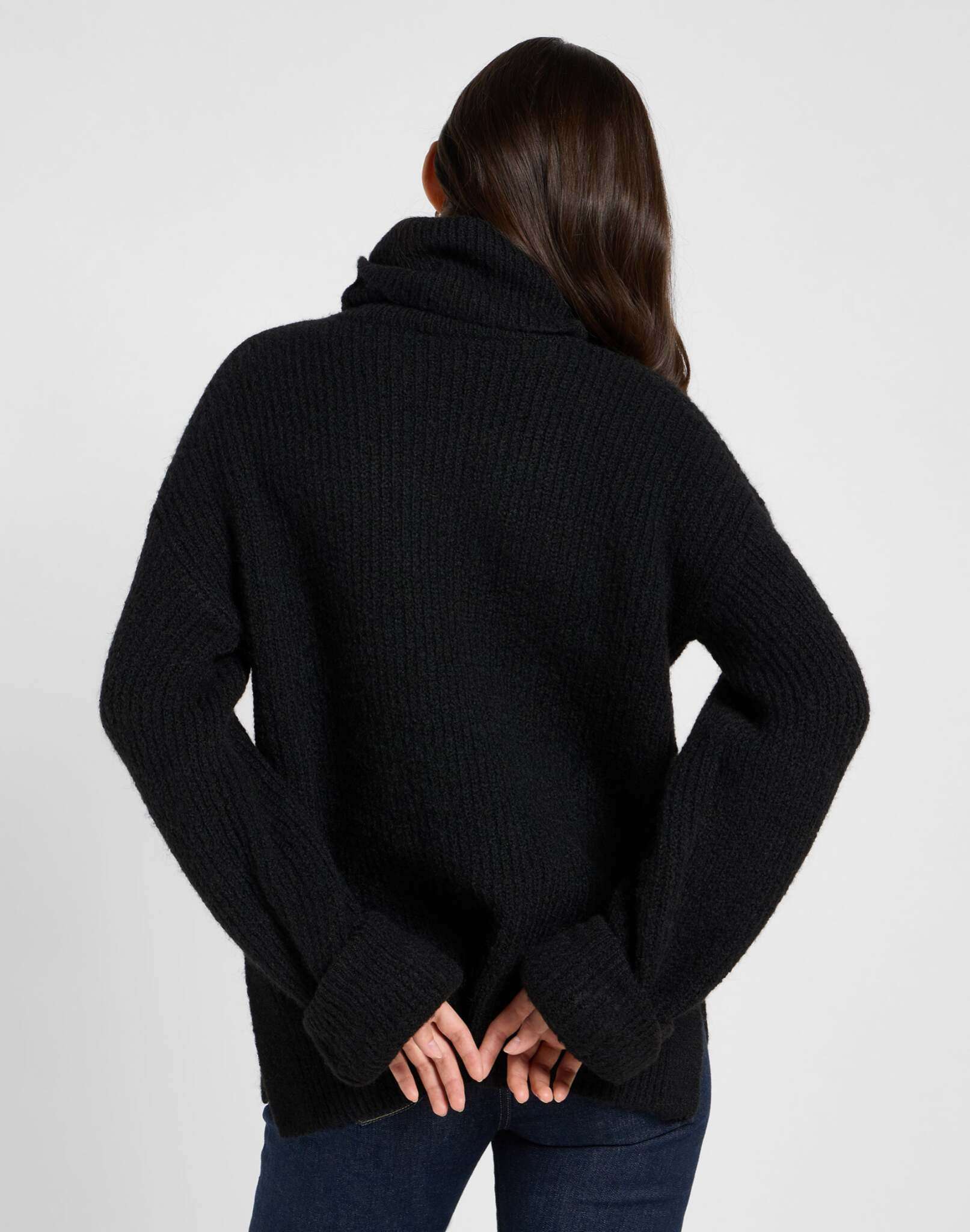 Wide Cuff Turtle Neck in Unionall Black Pullover Lee