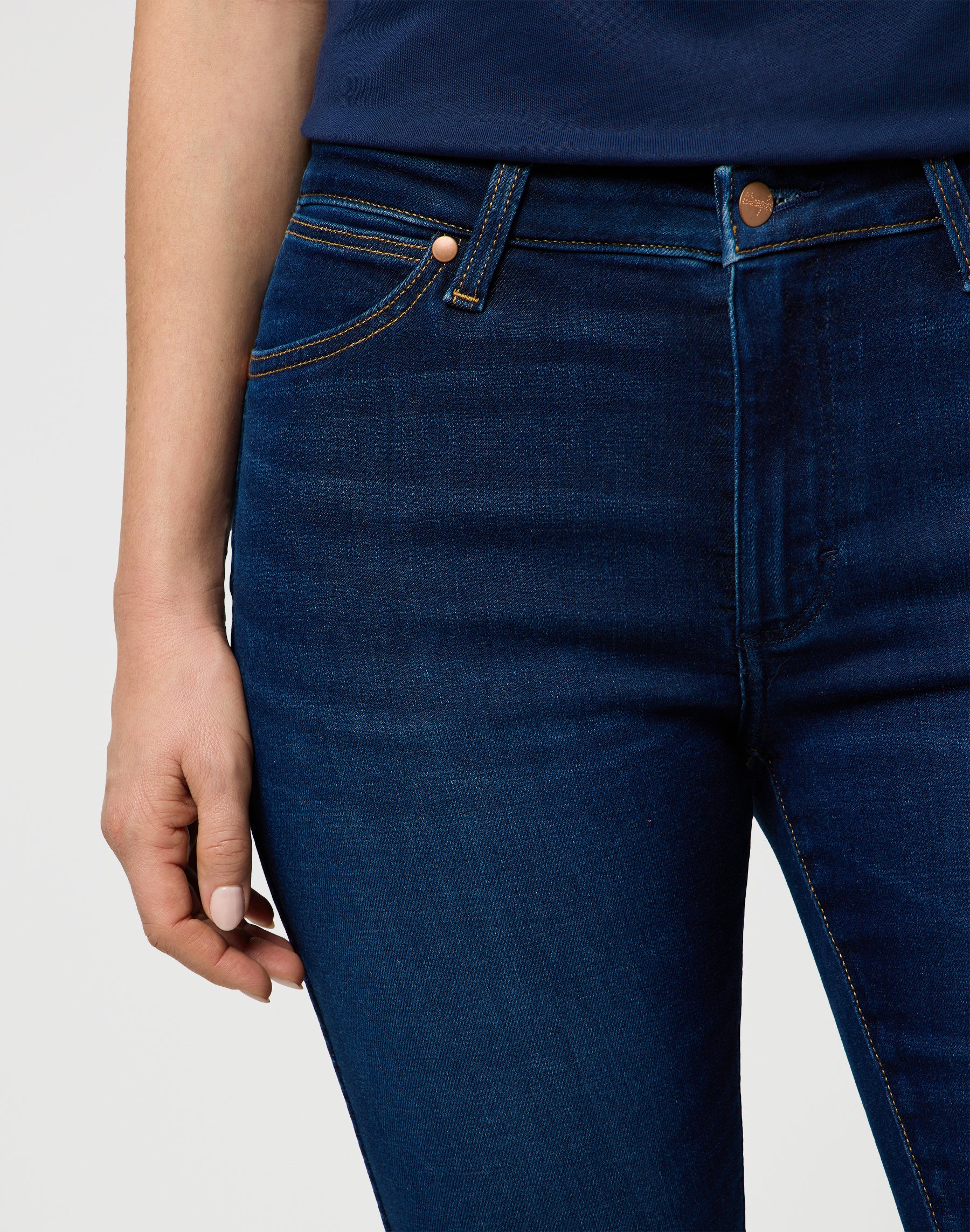 Sienna en jeans Nightshade Wrangler
