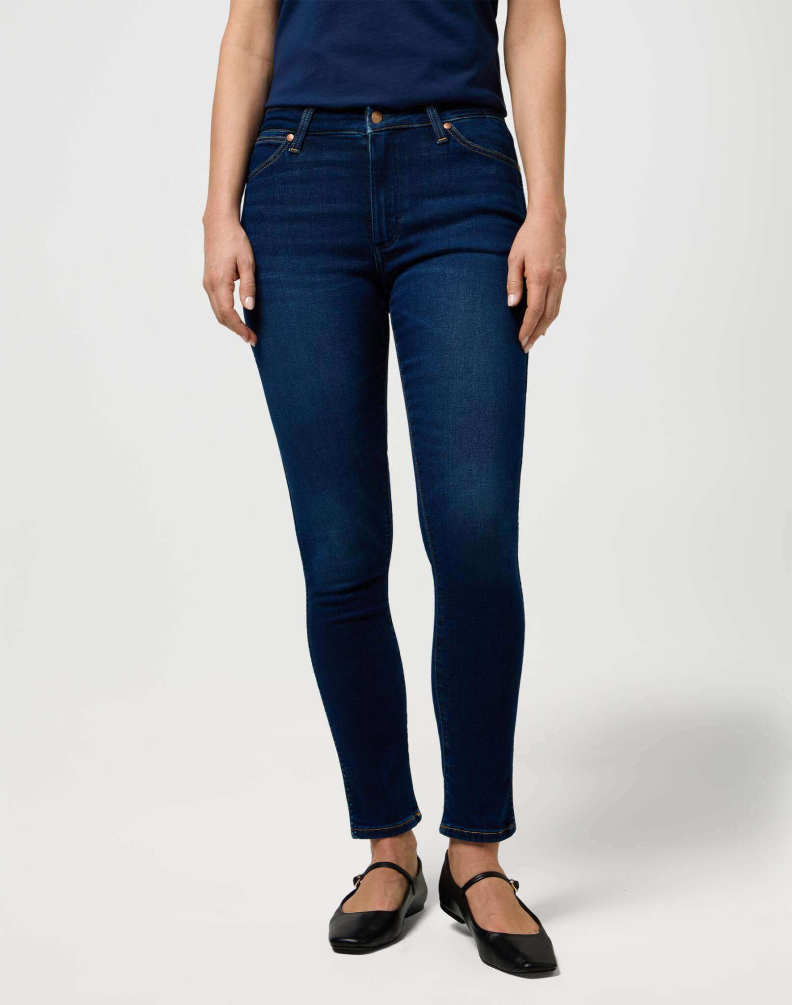 Sienna en jeans Nightshade Wrangler