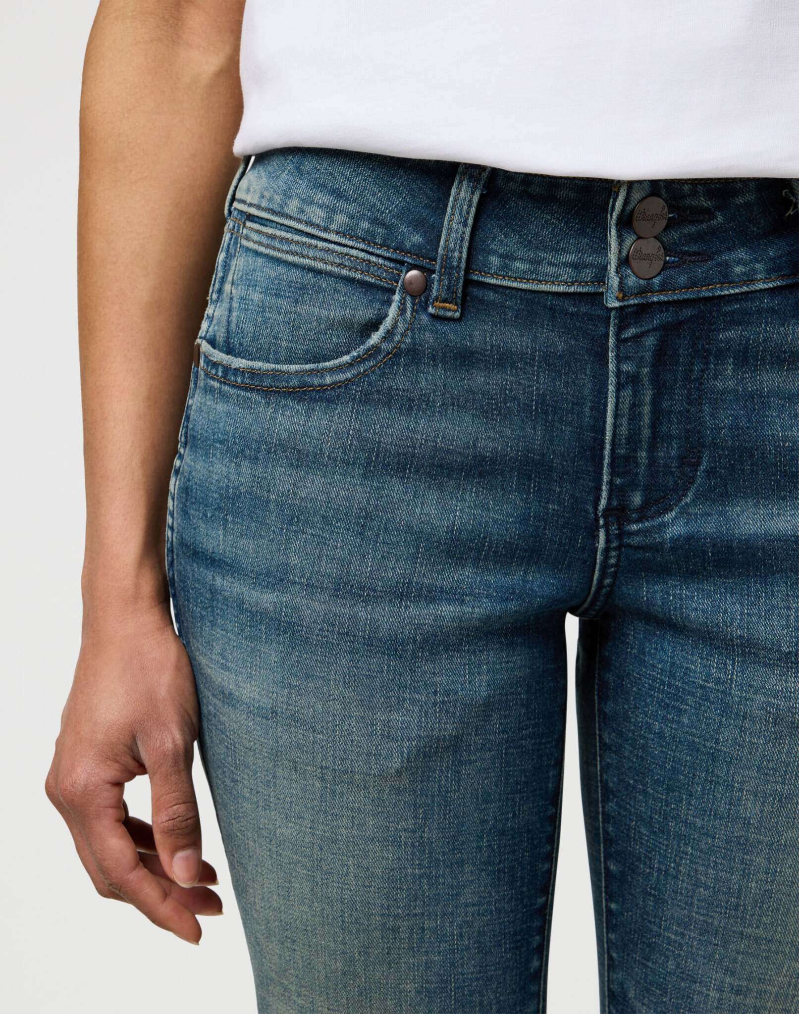 Botte Low Rise Bold in Summit Shade Jeans Wrangler