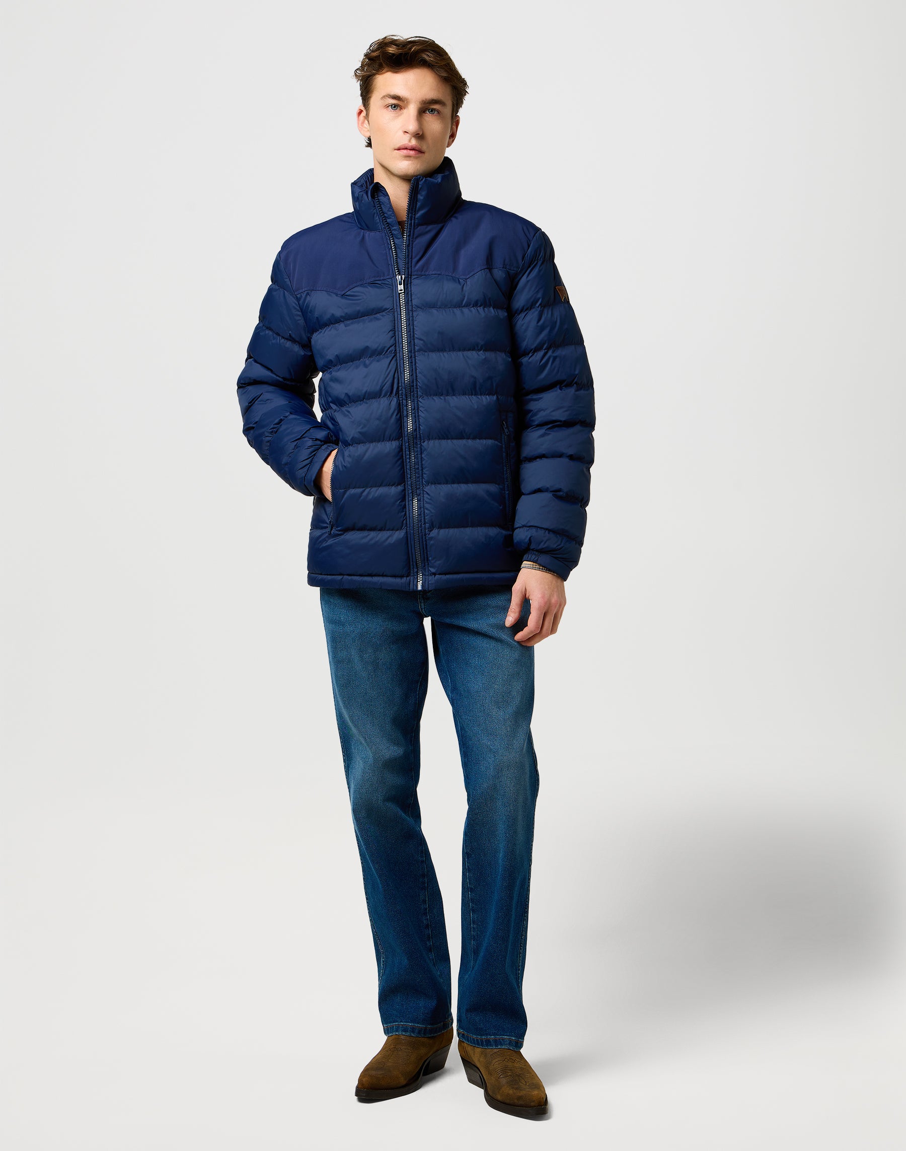 Packable Puffer in Navy Vestes Wrangler