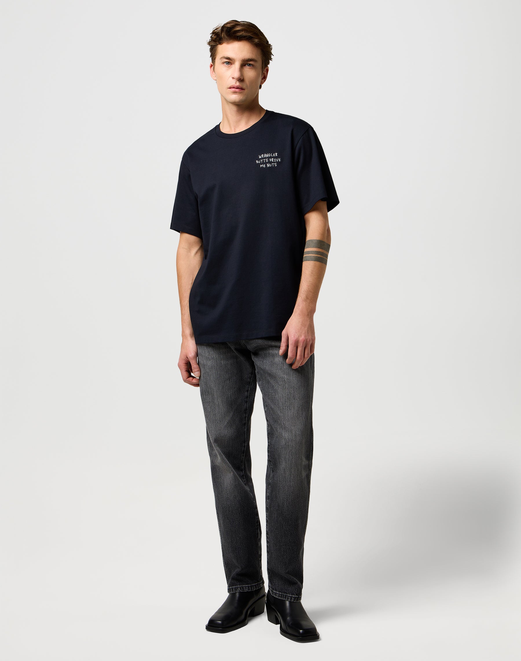 Embroidery Tee in Black T-shirts Wrangler