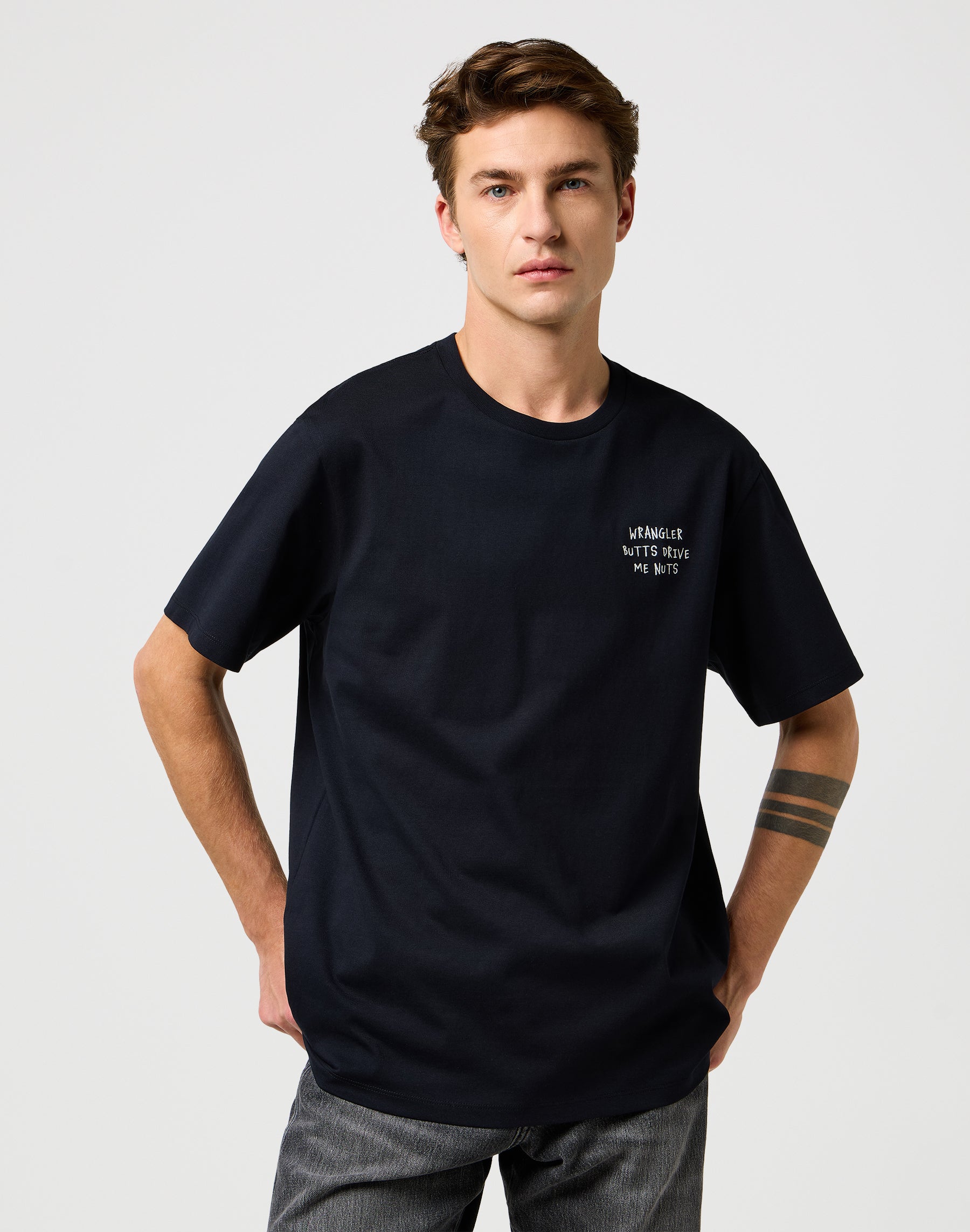 Embroidery Tee in Black T-shirts Wrangler