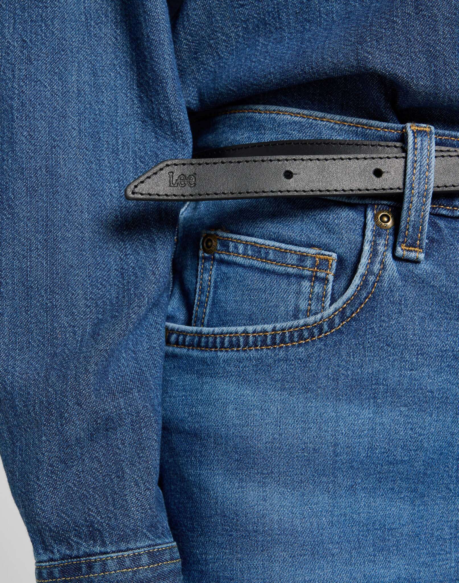 Loop Belt in Black Ceinture Lee