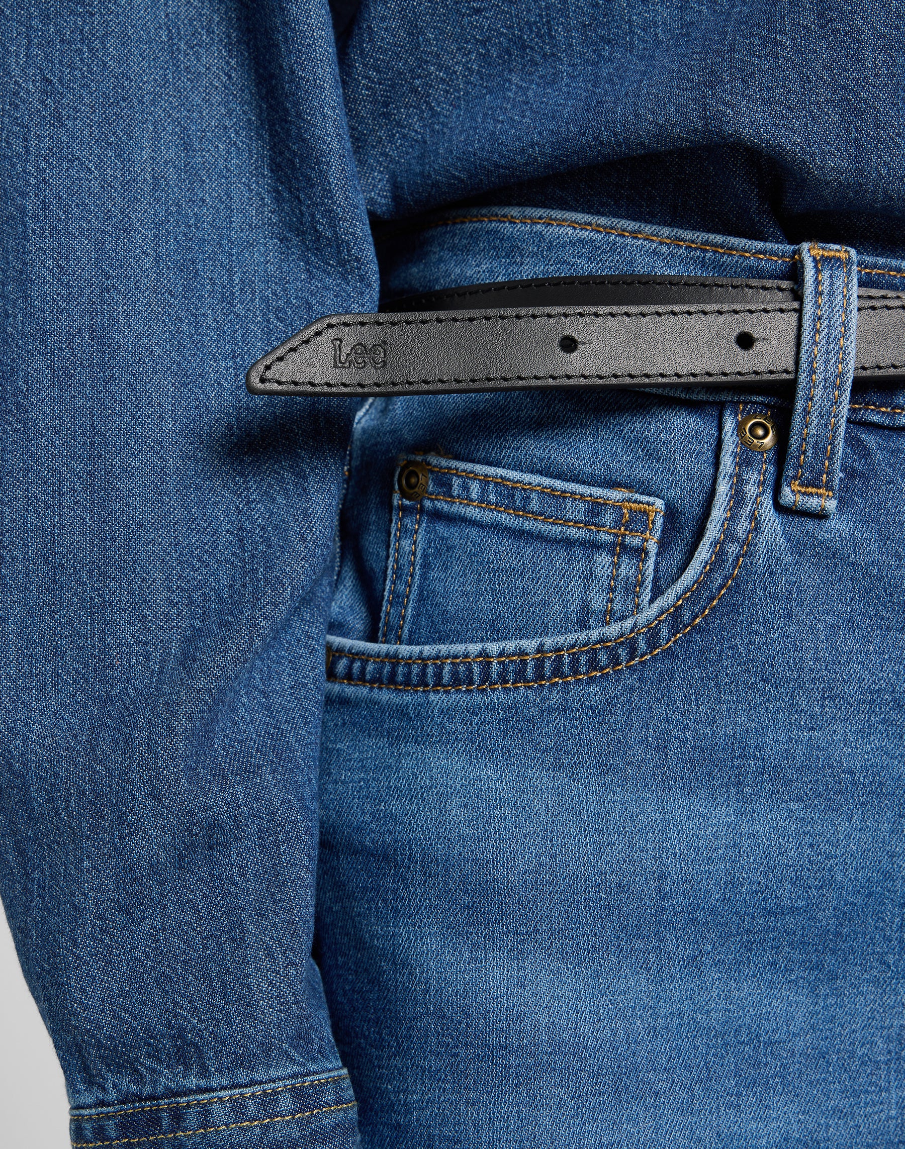 Loop Belt in Black Ceinture Lee