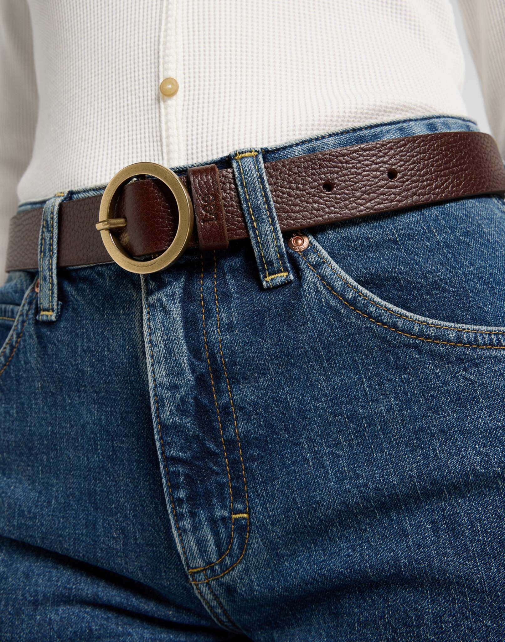 Round Buckle Belt in Dark Brown Ceinture Lee