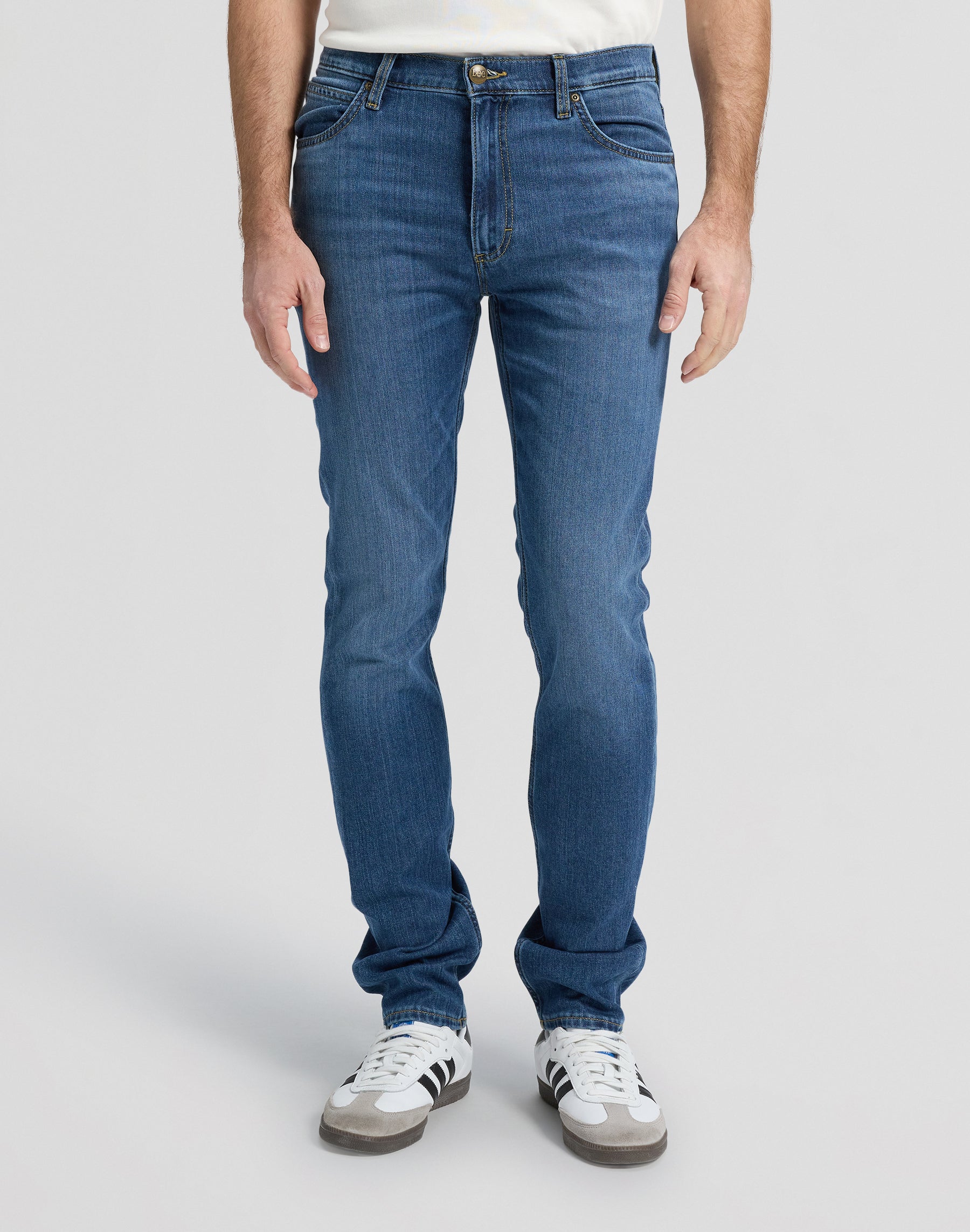 Luke en jeans Archie Lee