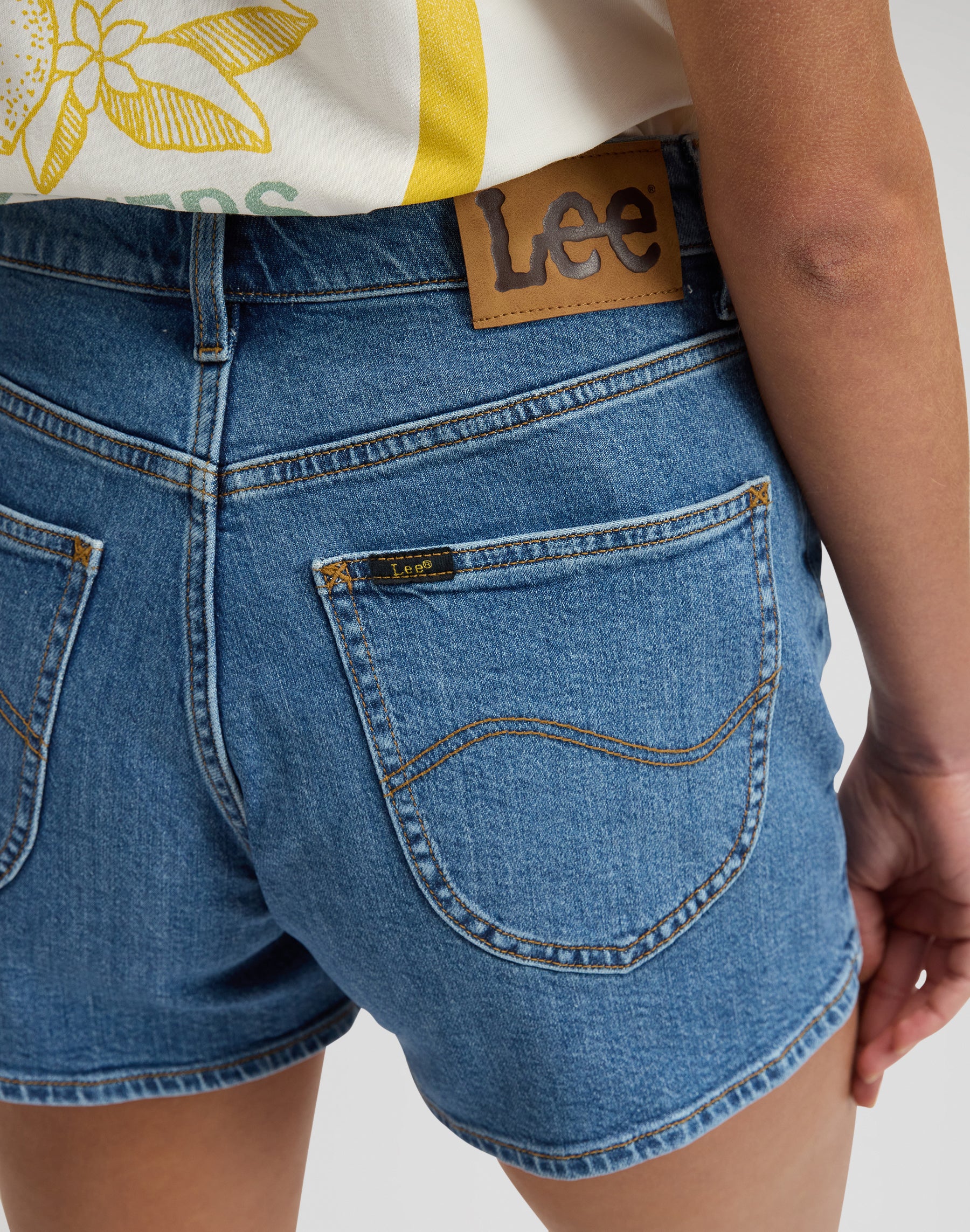 Carol Short en short en jean Sleet Lee