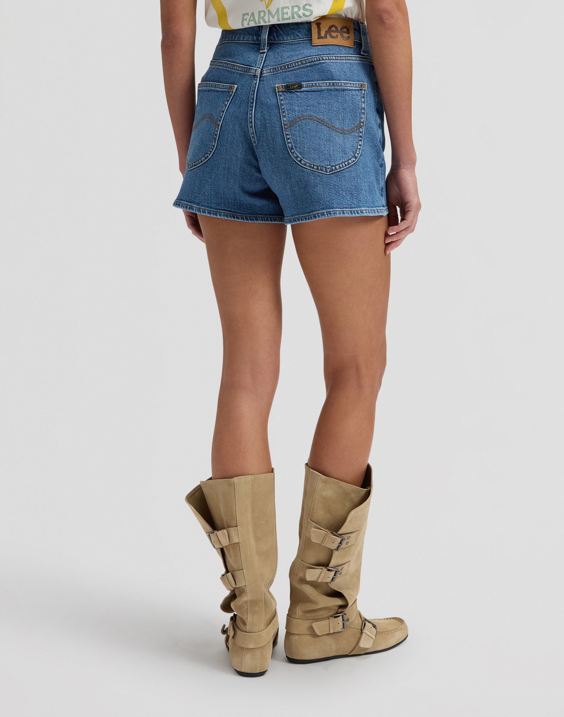 Carol Short en short en jean Sleet Lee