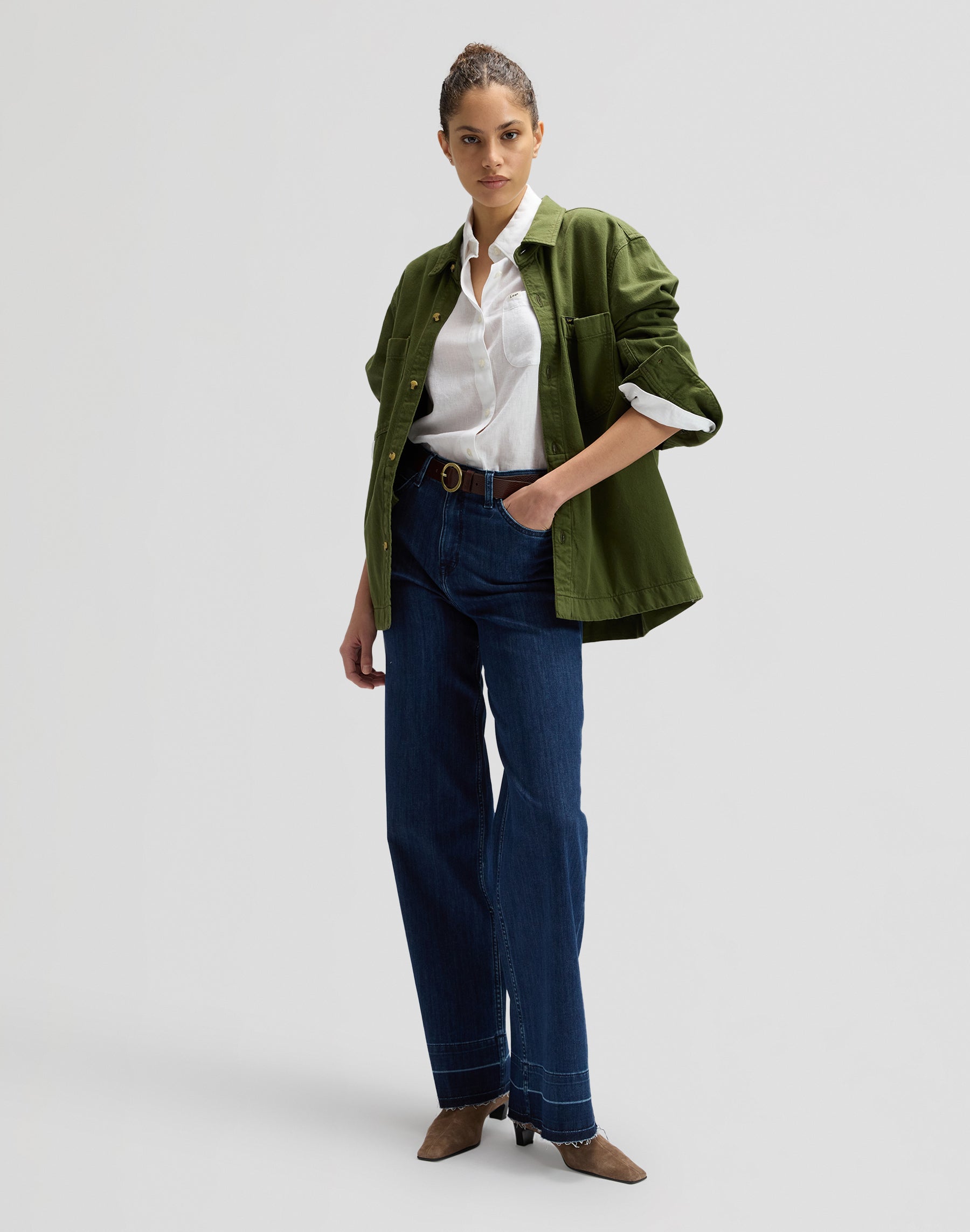 Stella dans Holding Tight