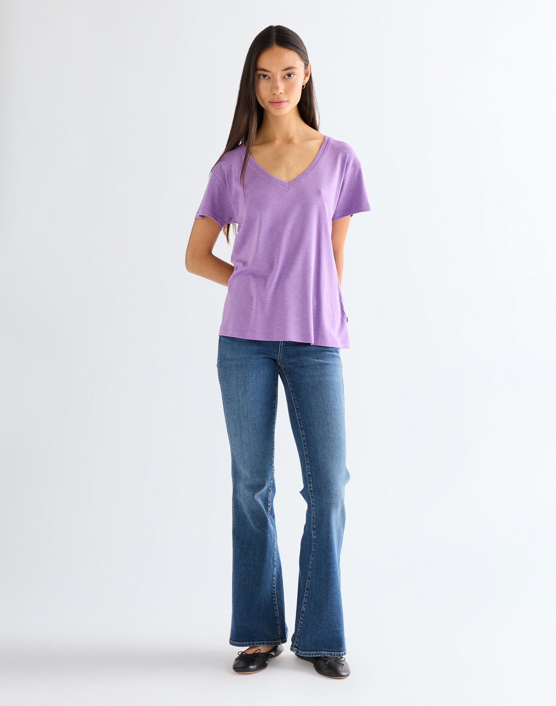 T-shirt Easy V Neck à col en V, couleur Bellflower T-shirts Wrangler