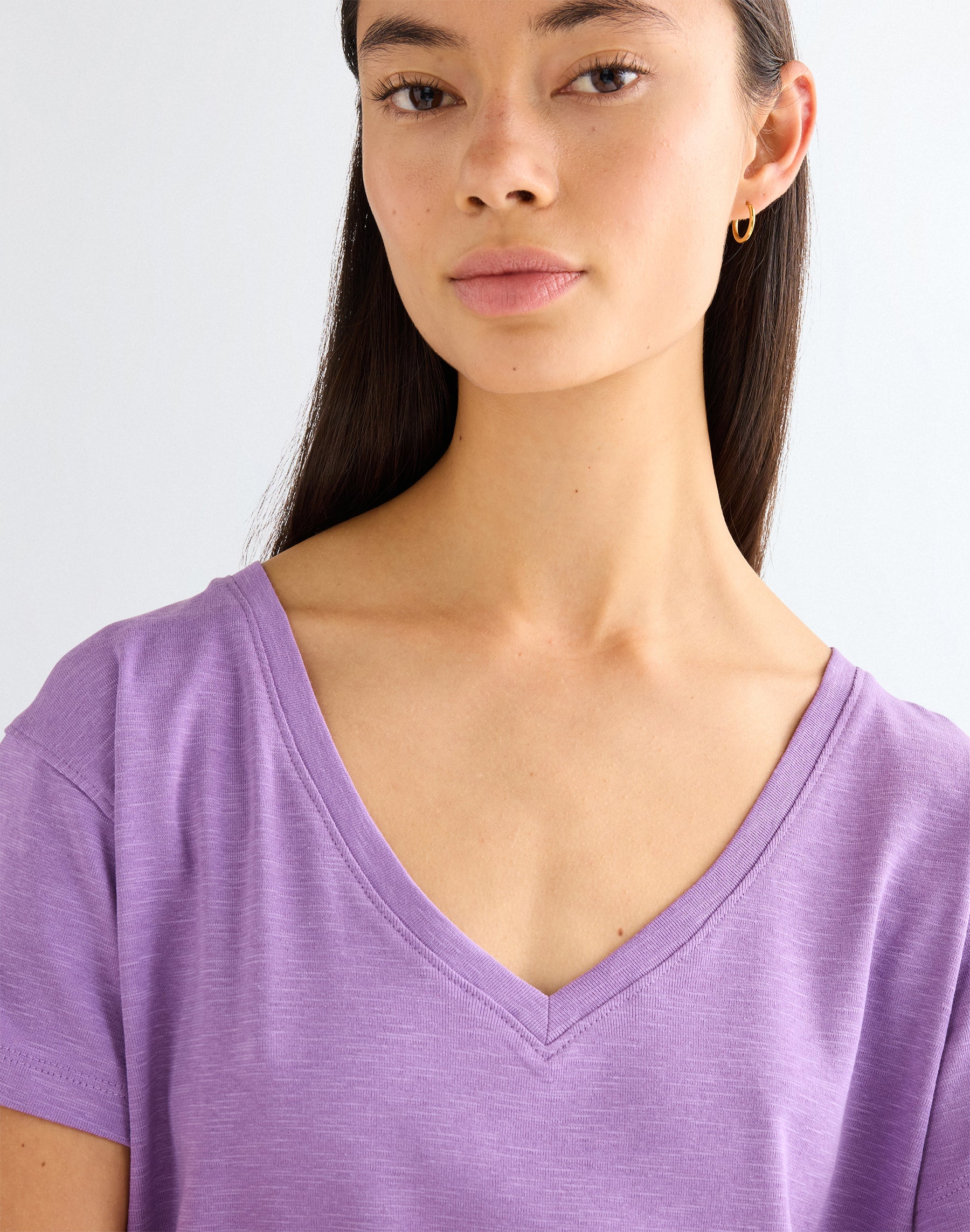 T-shirt Easy V Neck à col en V, couleur Bellflower T-shirts Wrangler