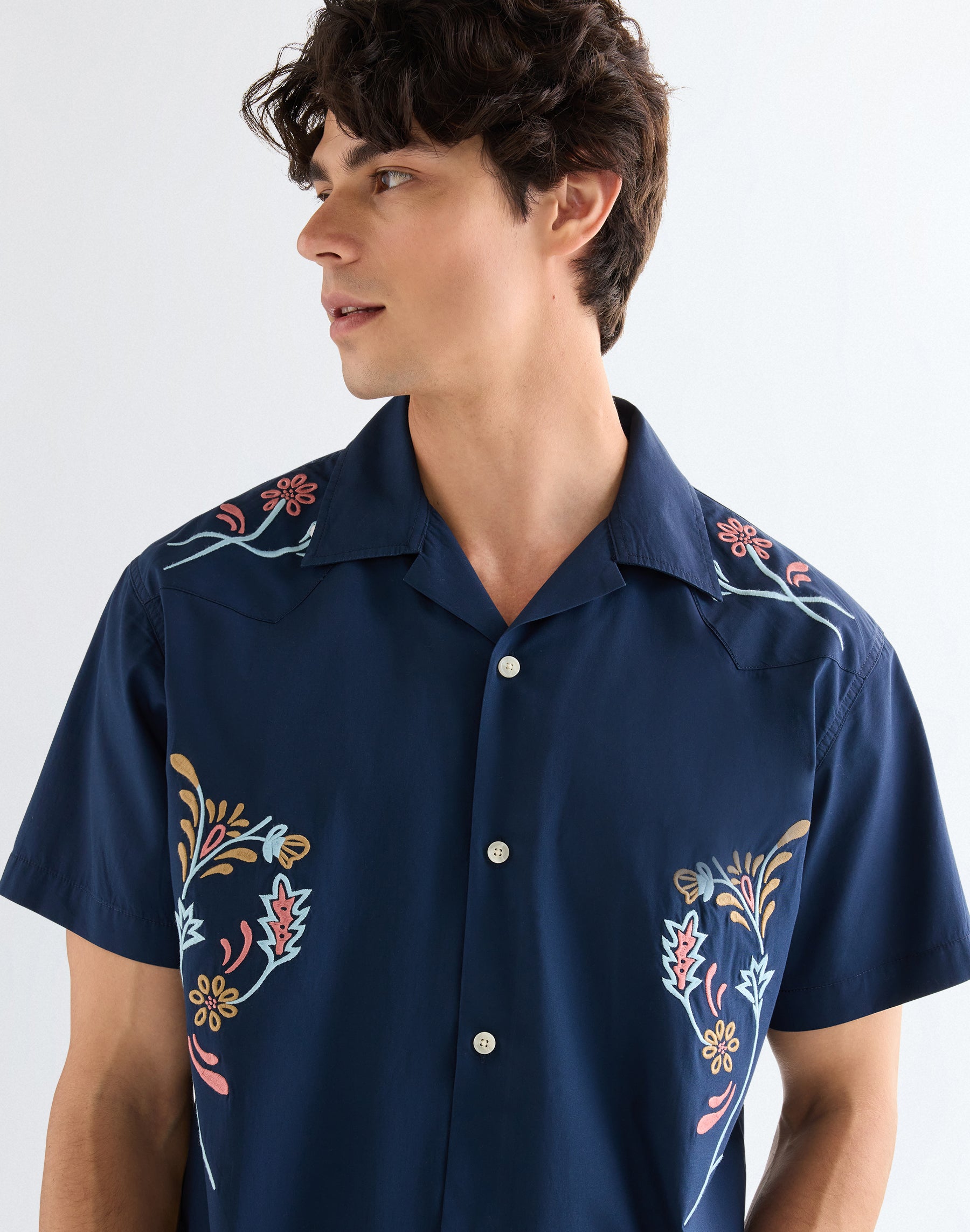 Chemise à manches courtes W Resort, bleu marine à fleurs Chemises Wrangler