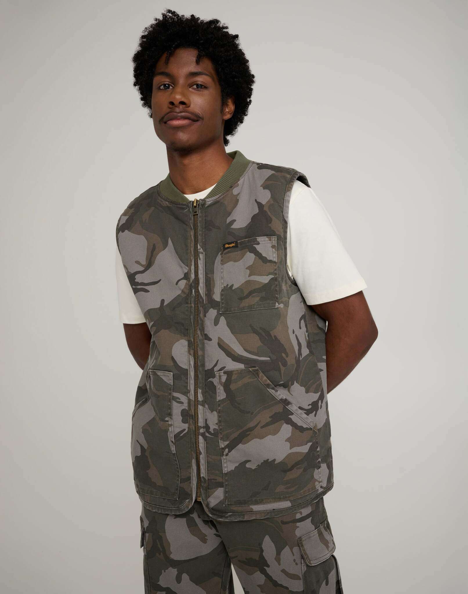 Mike Lucas Vest in Camo Vestes Wrangler