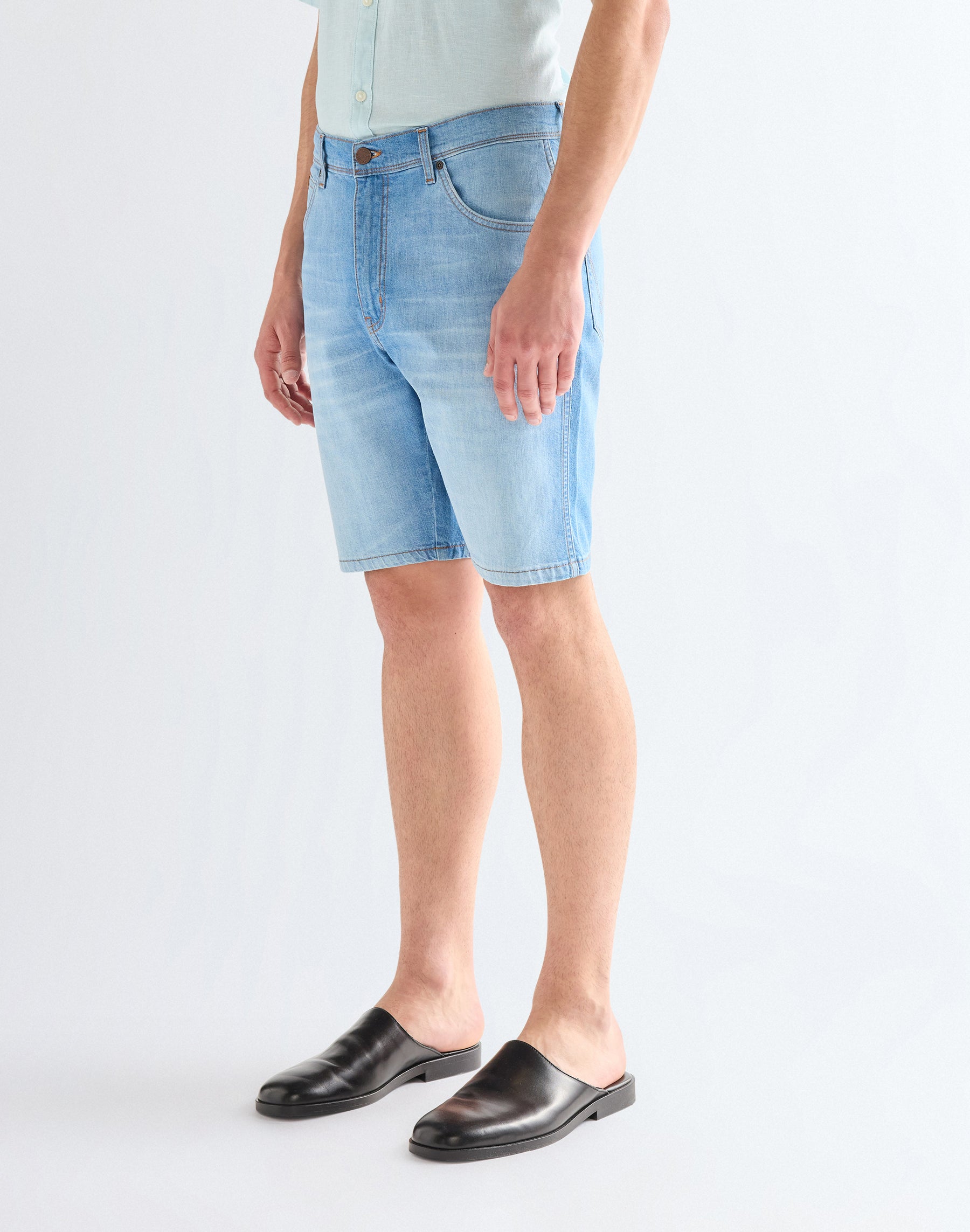 Short Texas en jean délavé clair Wrangler