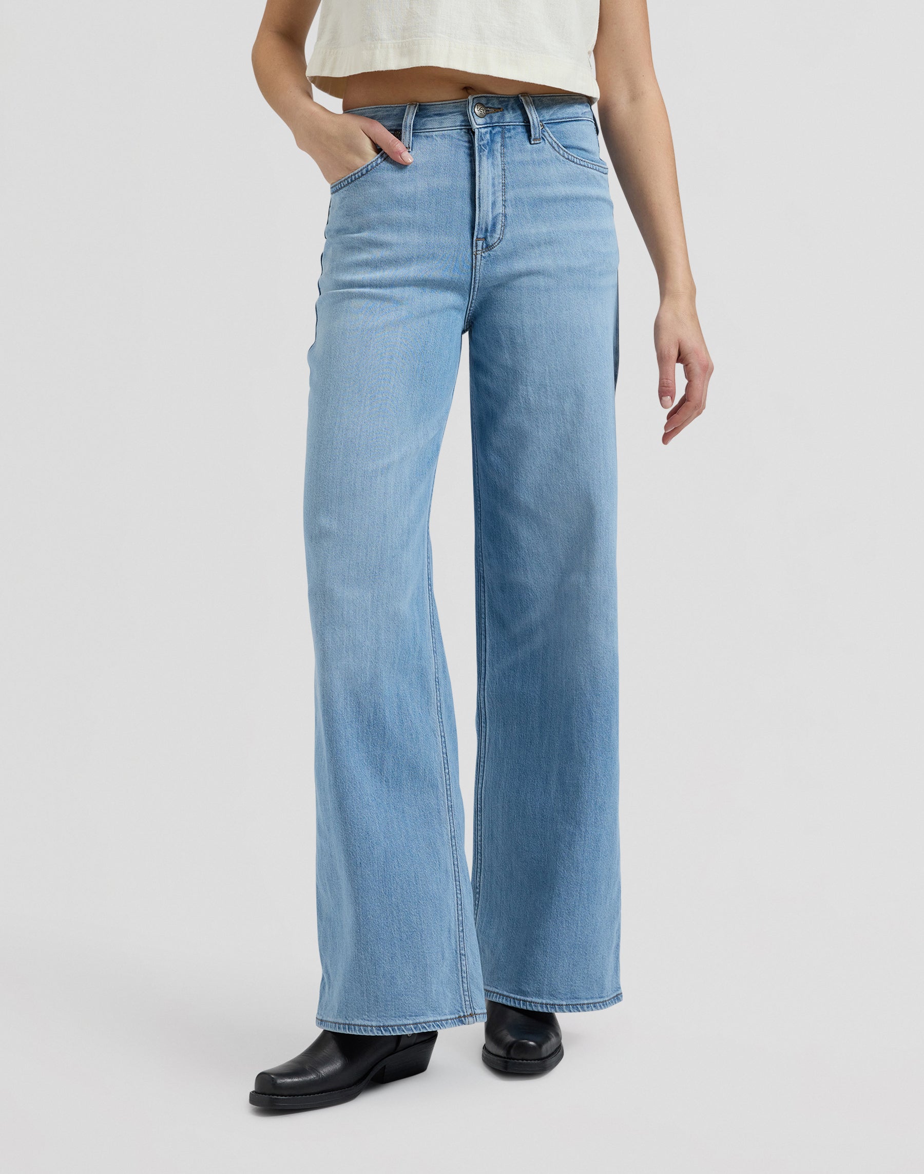 Stella dans Water Droplet