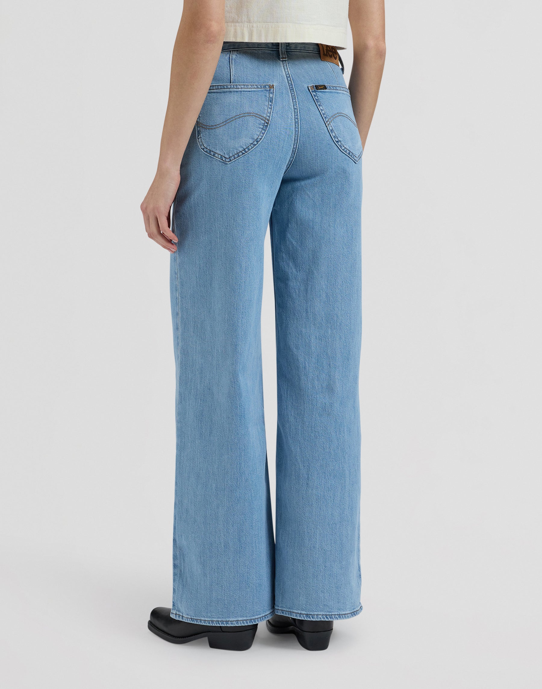 Stella dans Water Droplet