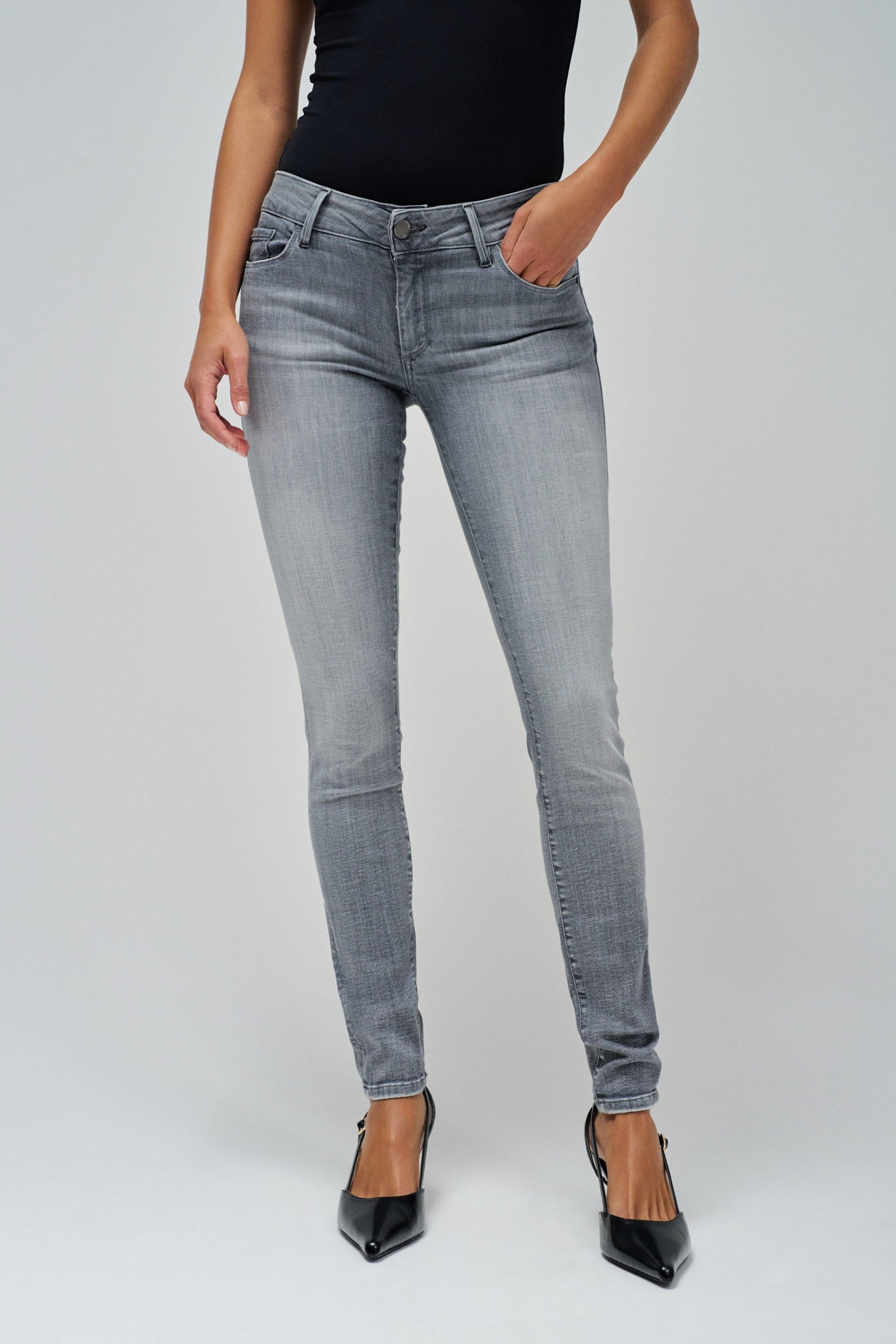 Jeans Wonder Skinny Push-Up en gris foncé Salsa Jeans