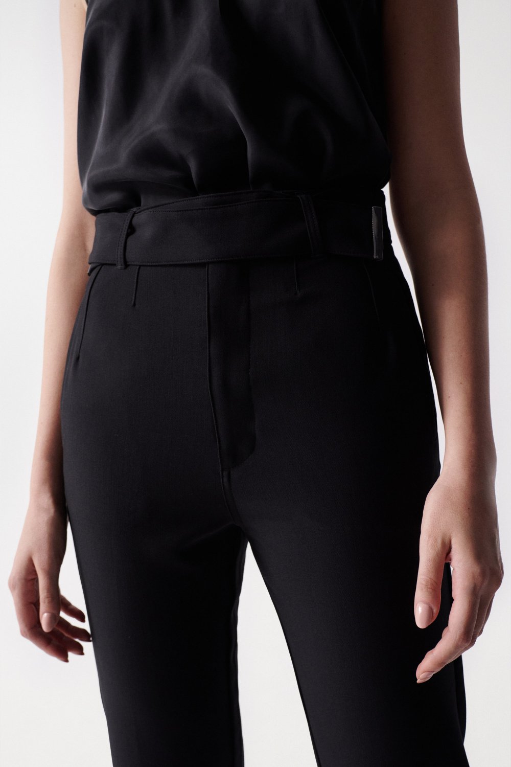 Chino Cropped Slim High Waist Pantalon en noir Salsa Jeans   