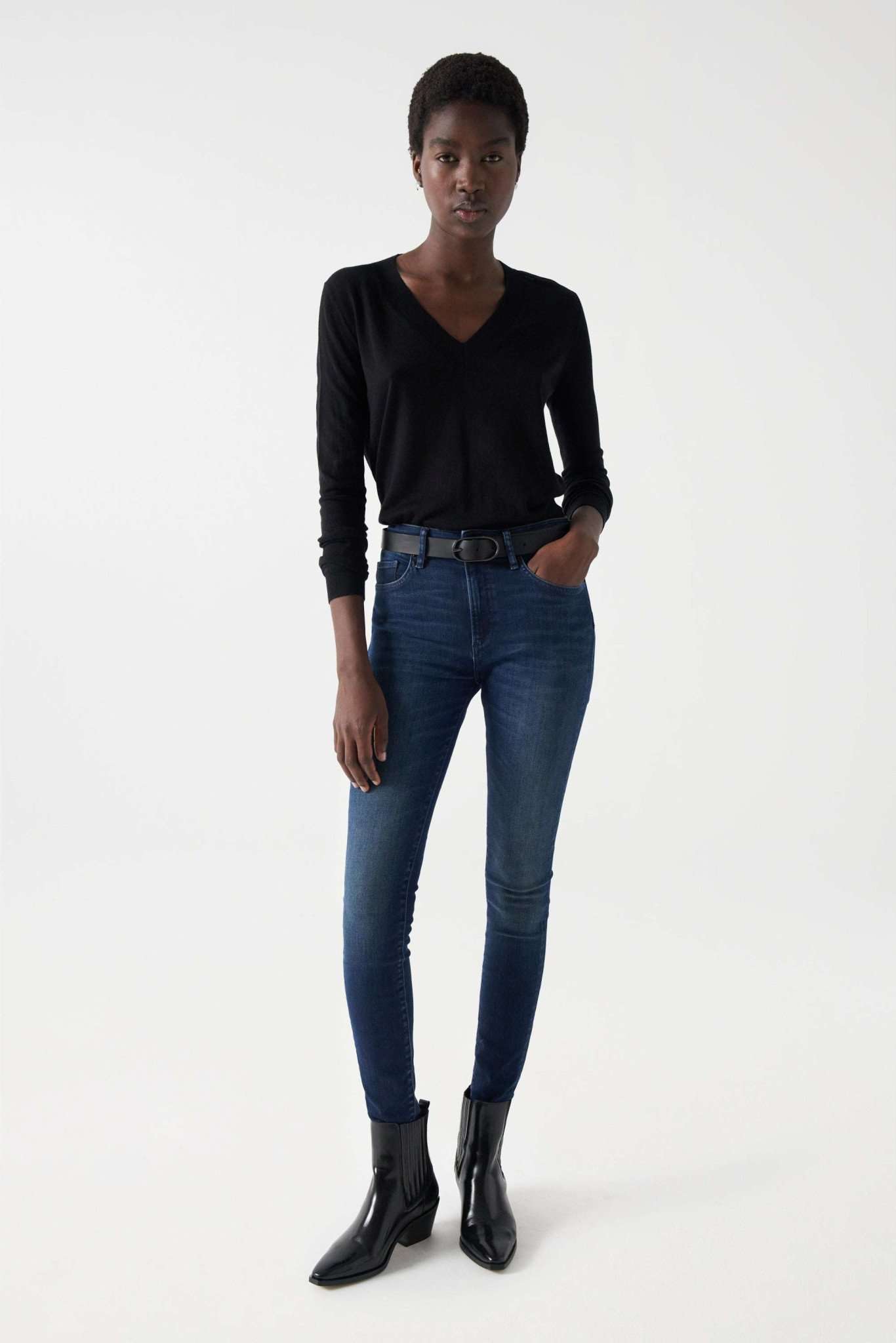 Fine Knit V-Neck Sweater en noir Pullover Salsa Jeans   